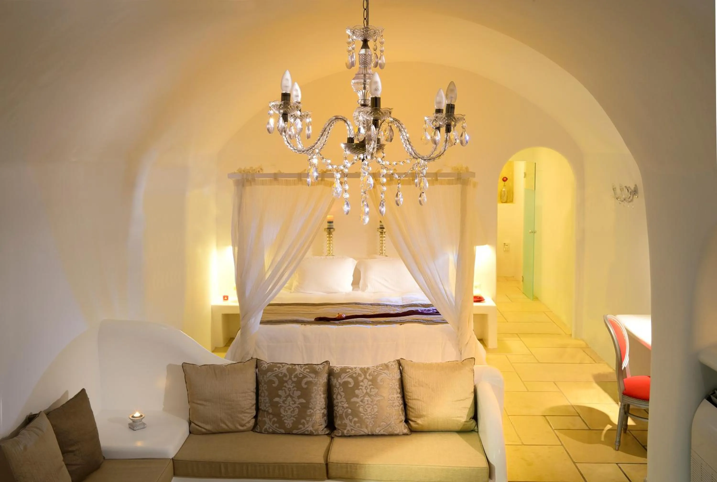 Seating area, Bed in Absolute Bliss