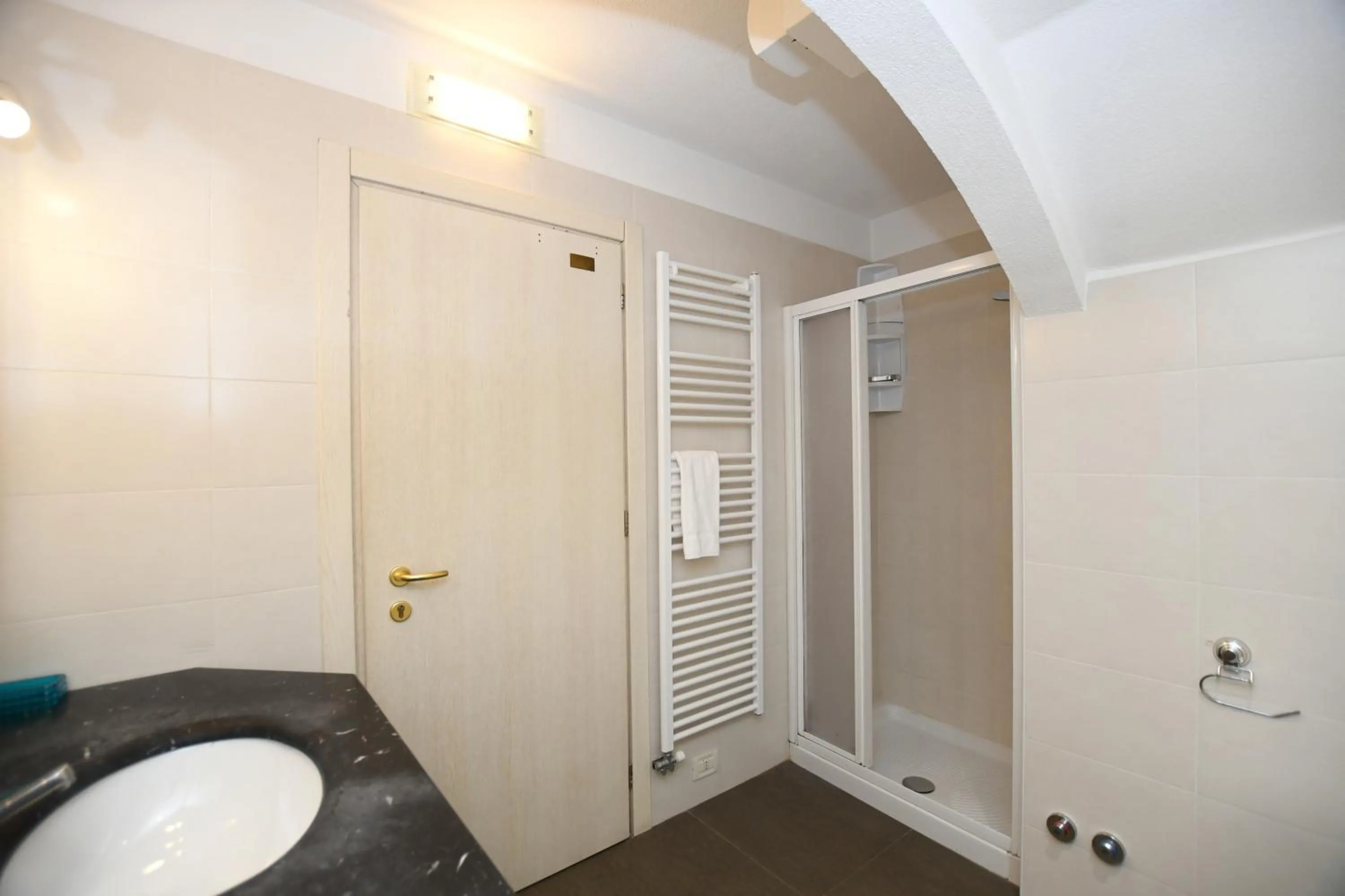 Bathroom in Residenza Alba - Molveno