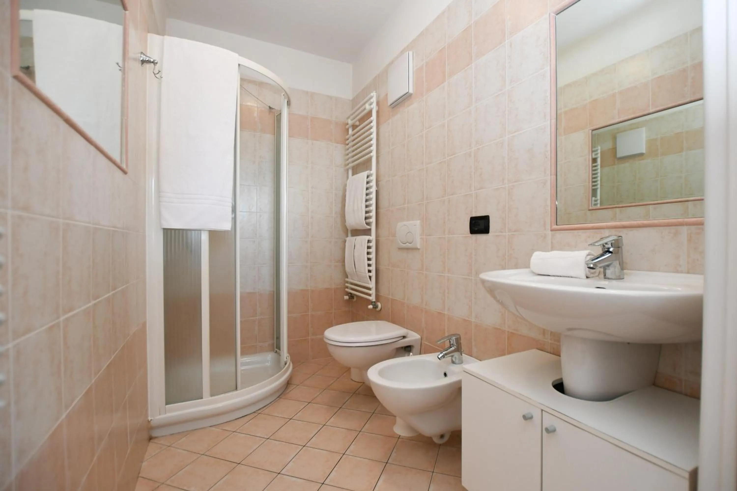 Bathroom in Residenza Alba - Molveno