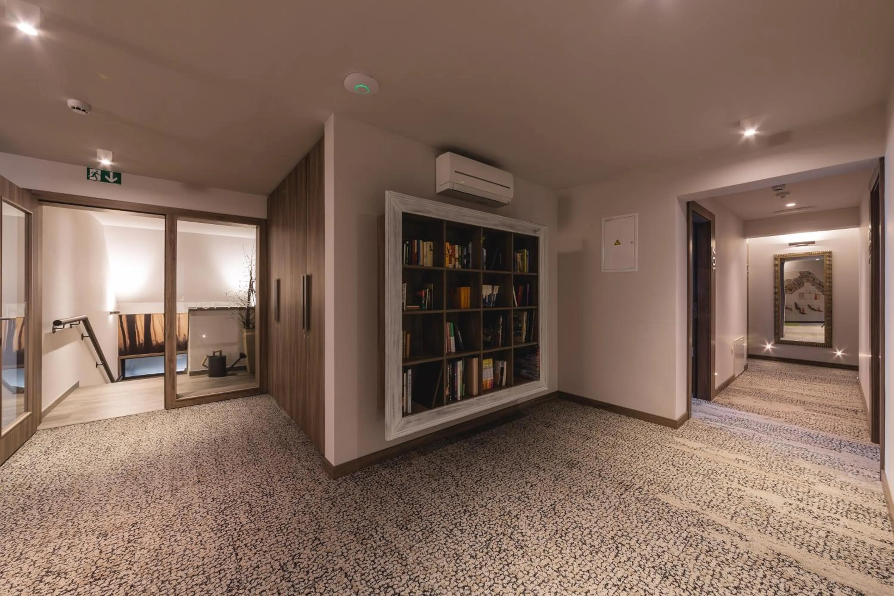 Library in Guesthouse Grof