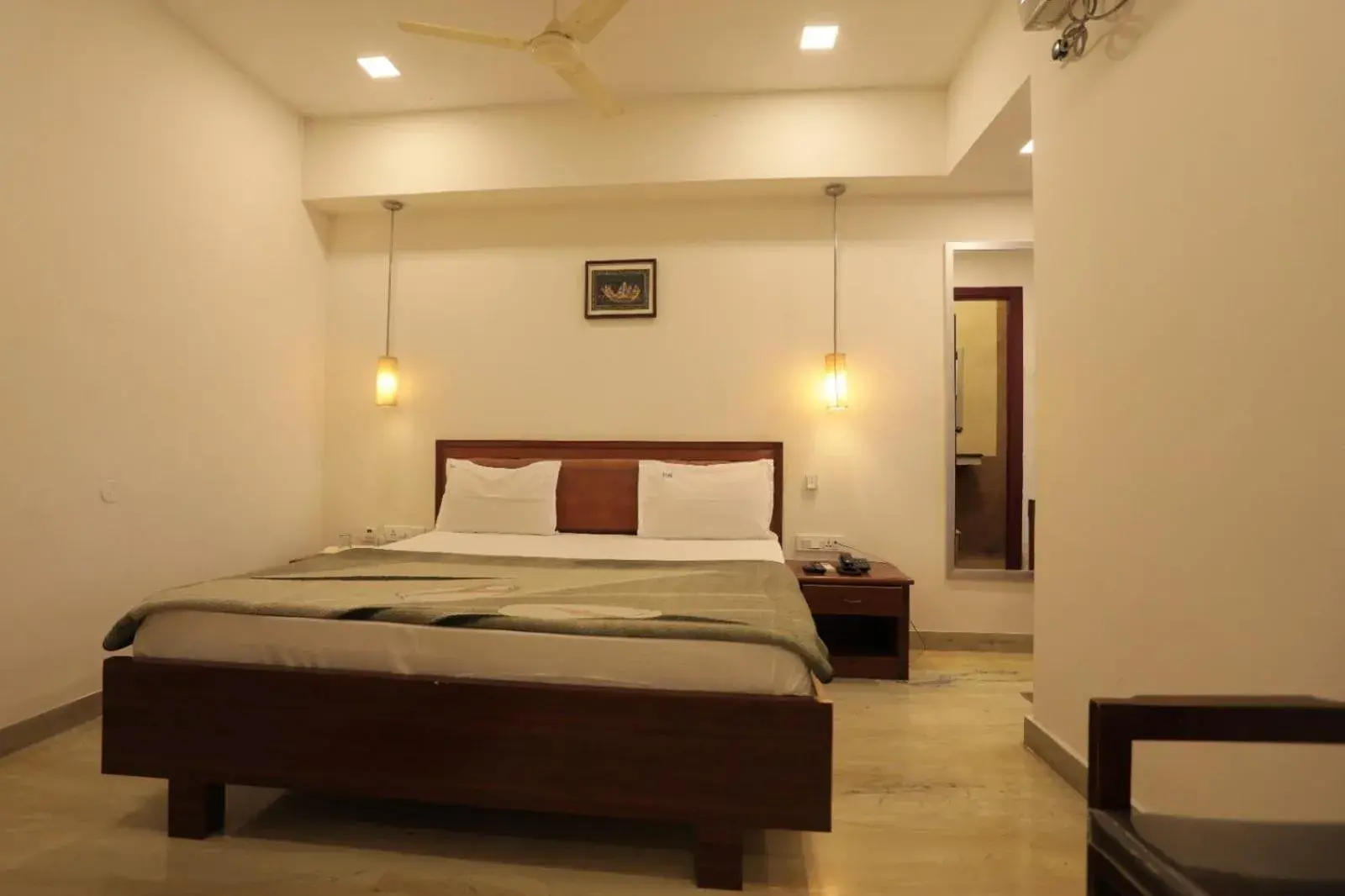 Economy Double Room in Hotel Raya's Annexe 1 Economy Double Room in Hotel Raya's Annexe 1