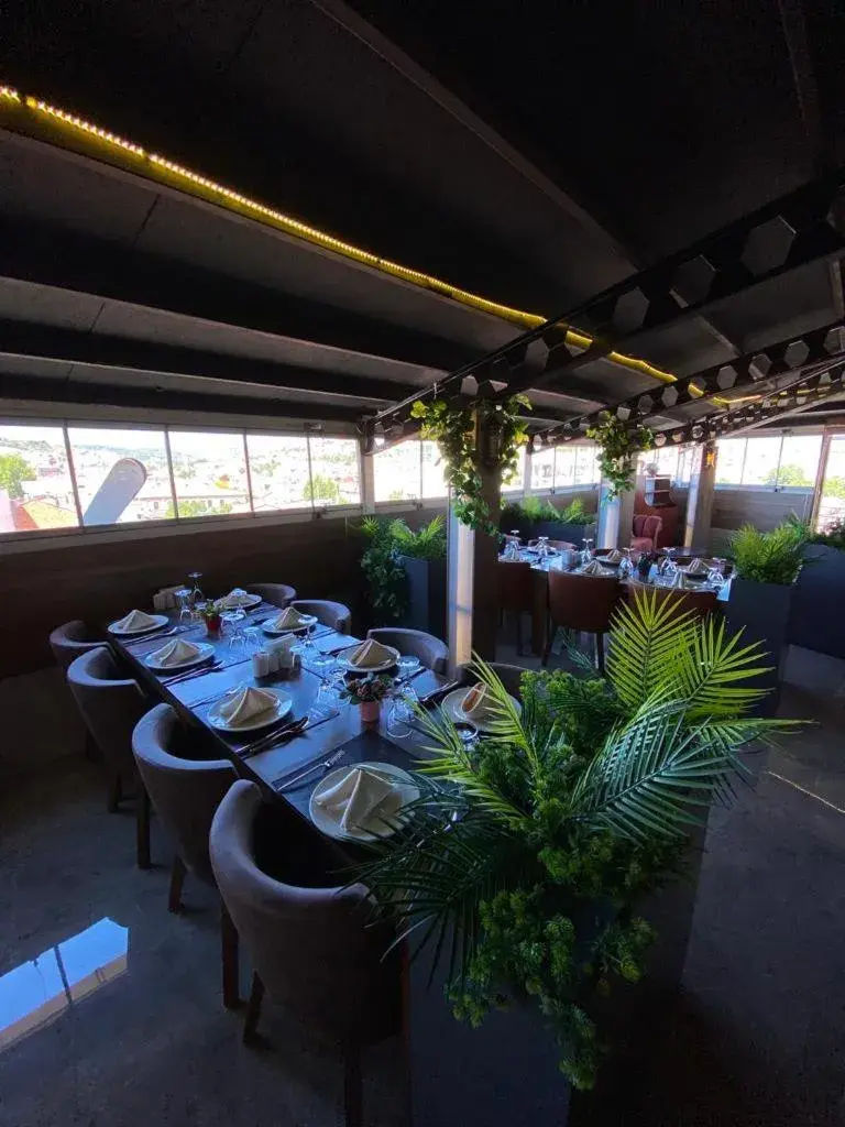 Restaurant/places to eat in Yucel Hotel Restaurant/places to eat in Yucel Hotel