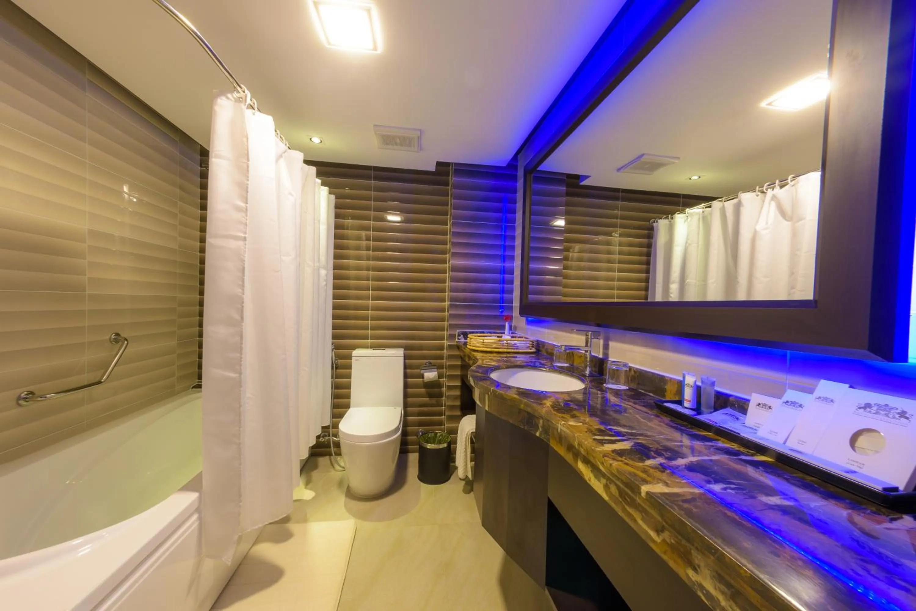 Bathroom in National Park Hotel