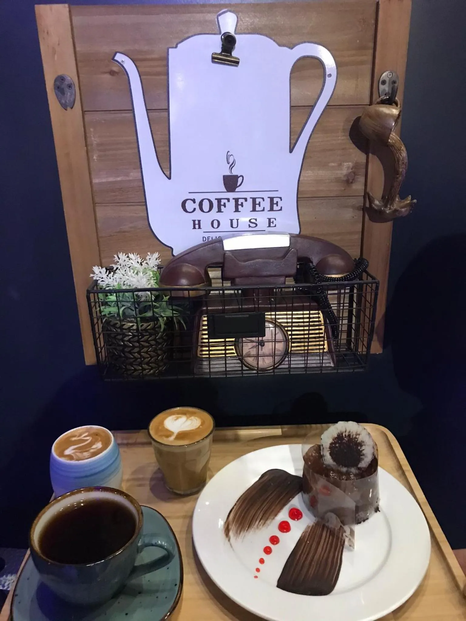 Restaurant/places to eat in National Park Hotel