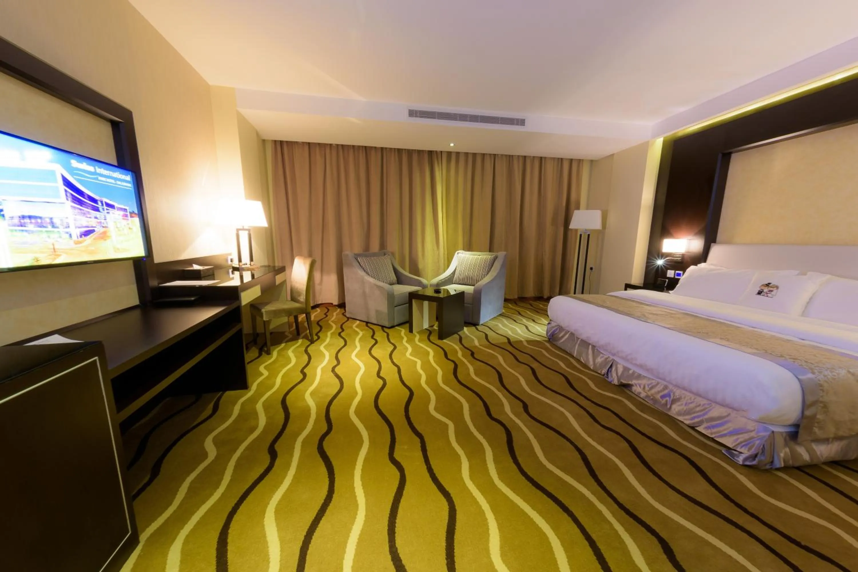 Photo of the whole room, Bed in National Park Hotel