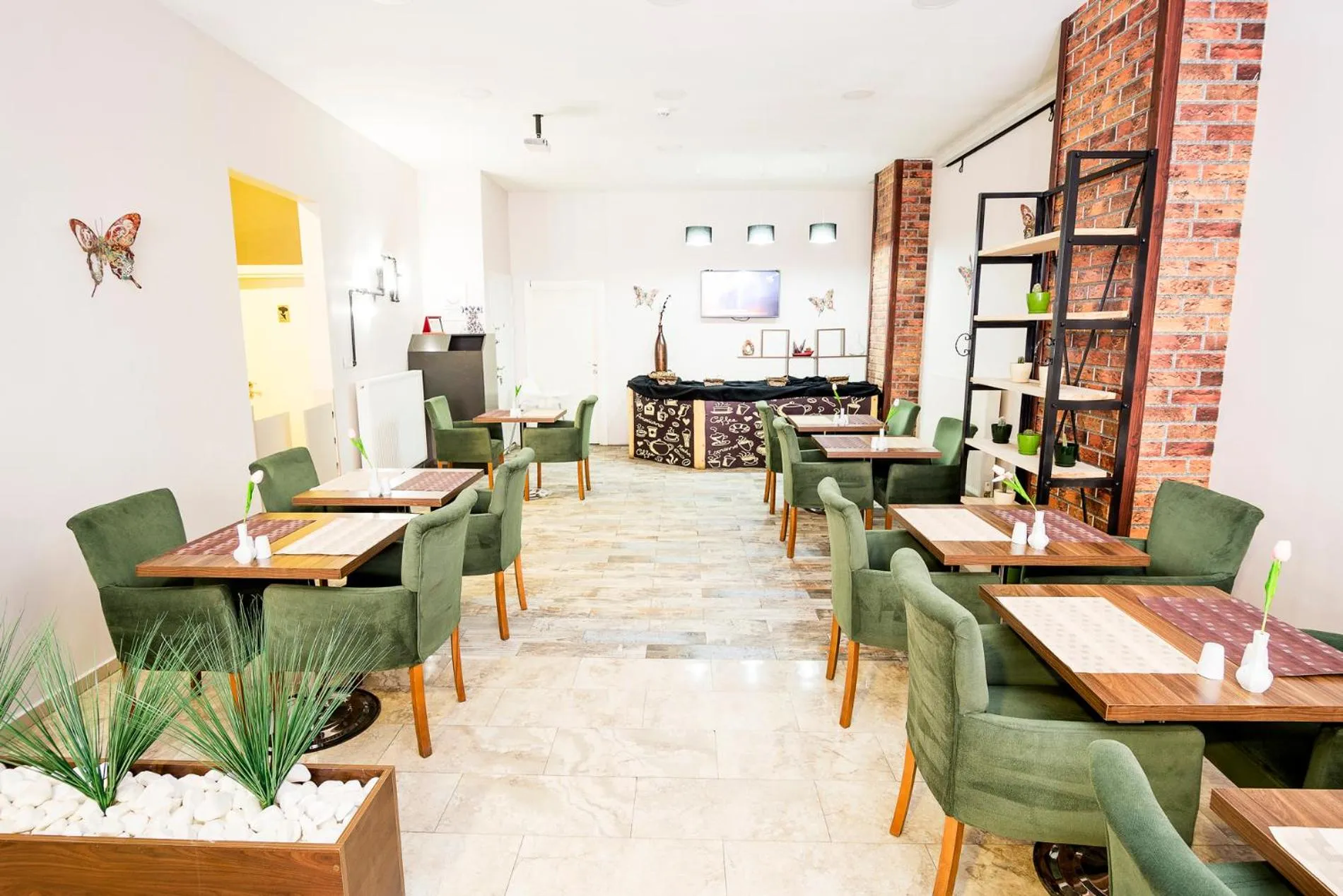 Food in The Corner Inn Hotels By Suit