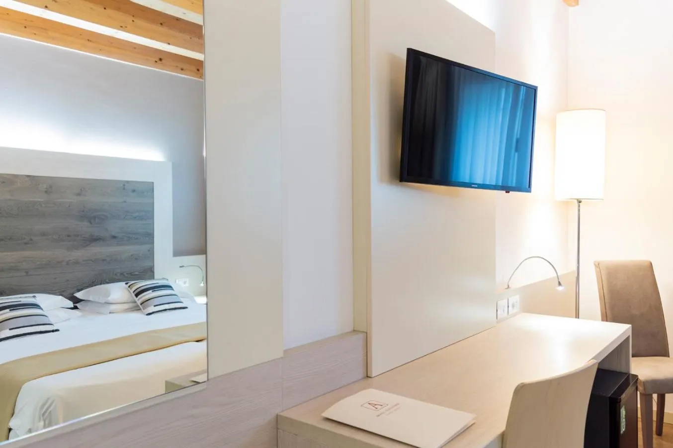 Photo of the whole room, Bed in Hotel Alexander