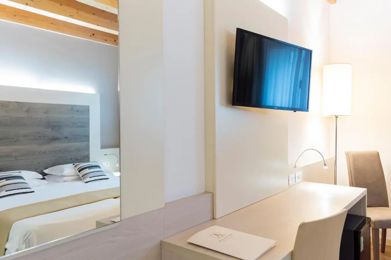 Photo of the whole room, Bed in Hotel Alexander Photo of the whole room, Bed in Hotel Alexander