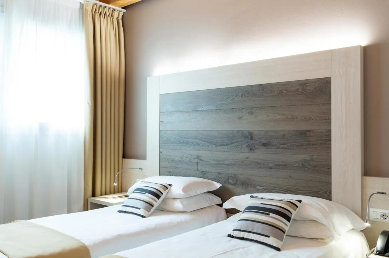 Bedroom, Bed in Hotel Alexander