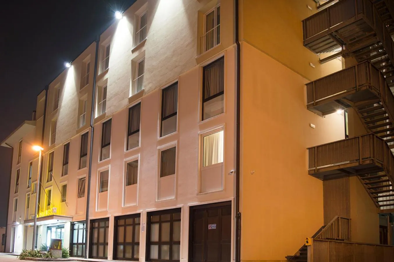 Property building in Hotel Alexander