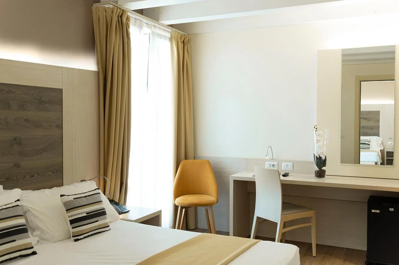 Bedroom, Bed in Hotel Alexander