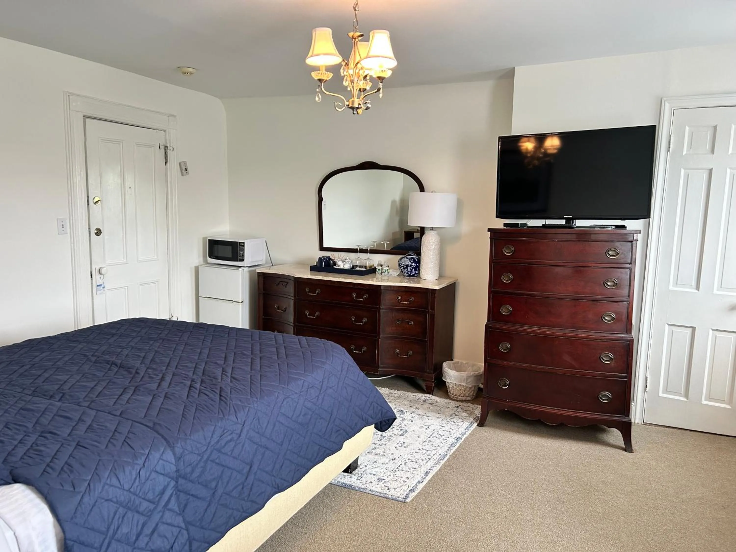 Photo of the whole room, Bed in Turkey Hill Inn