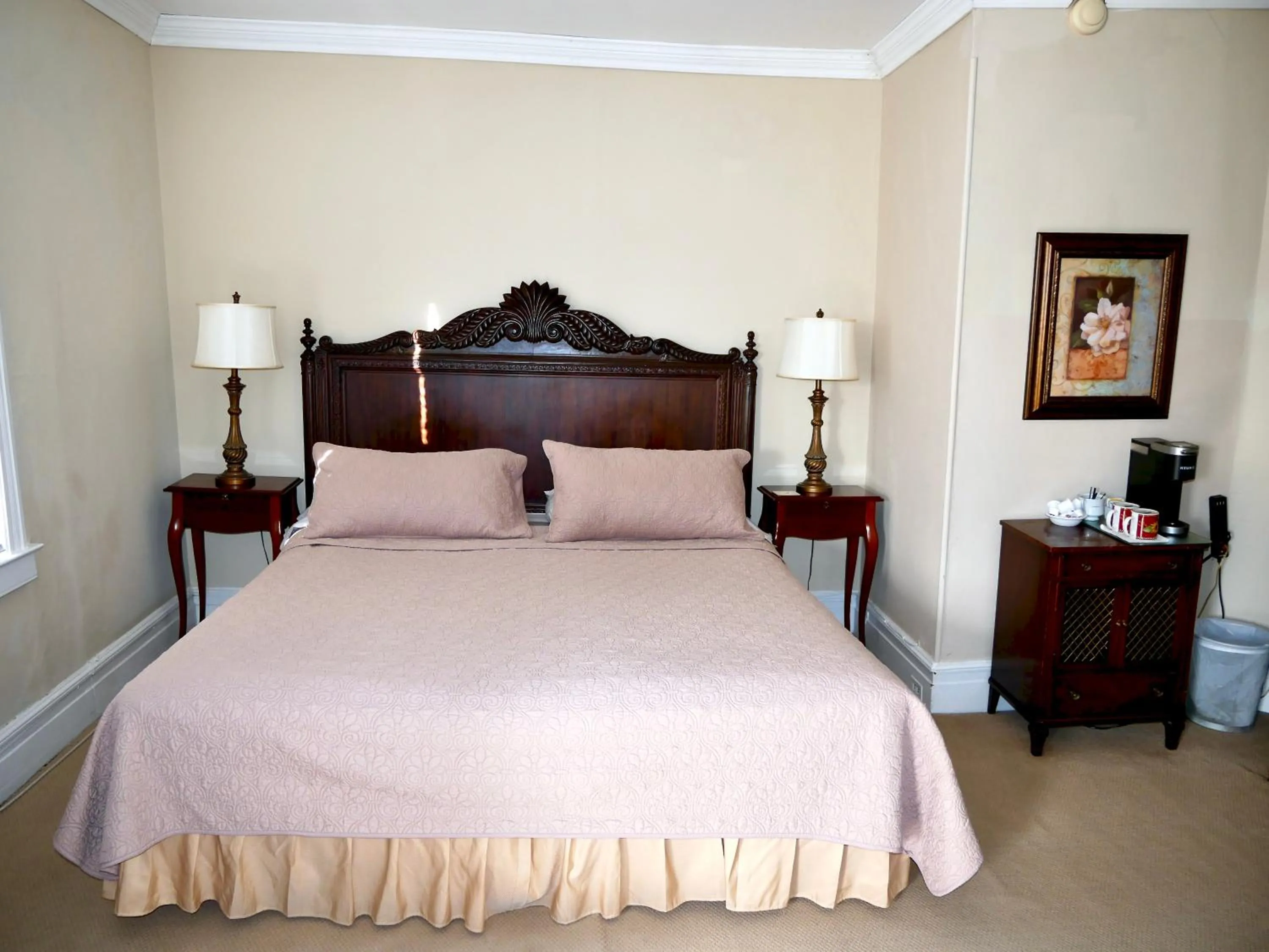 Photo of the whole room, Bed in Turkey Hill Inn