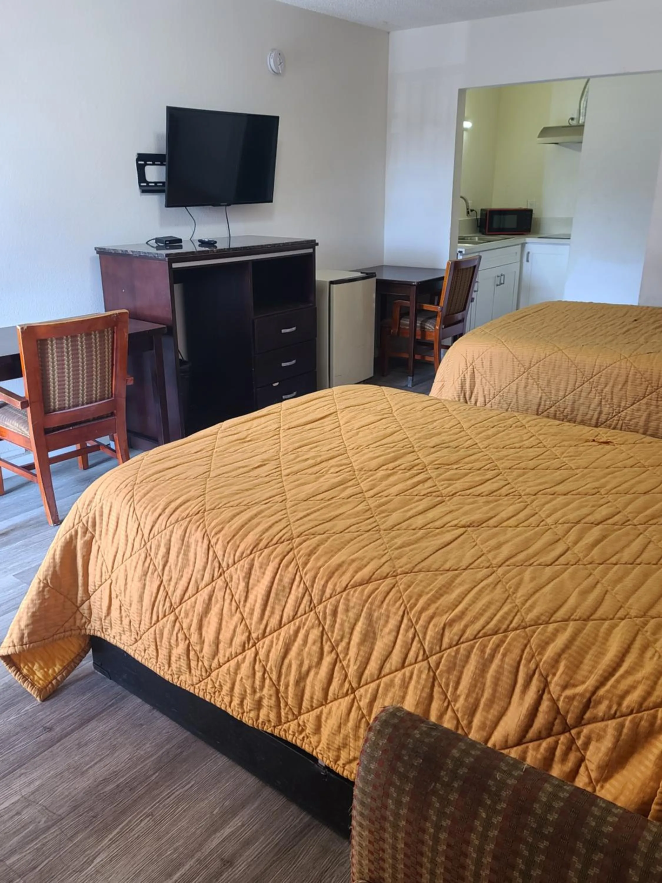 Relax Inn And Suites