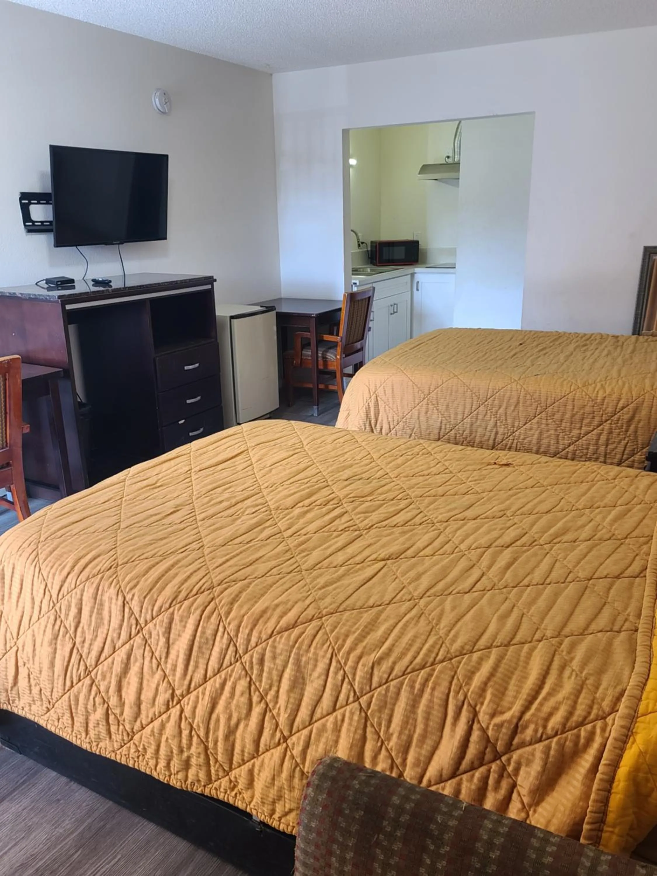 Relax Inn And Suites