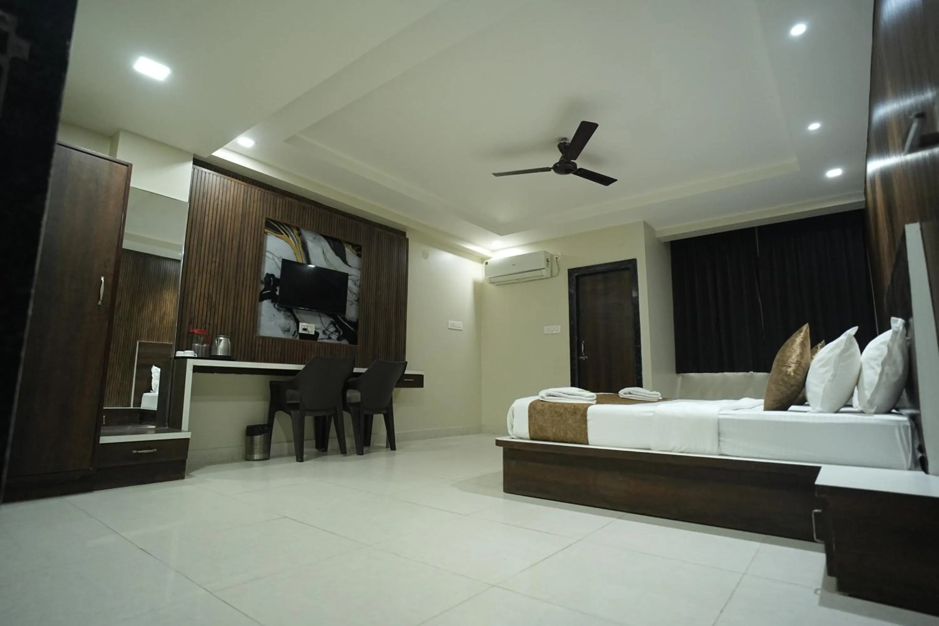 Bed in Hotel Jay Palace