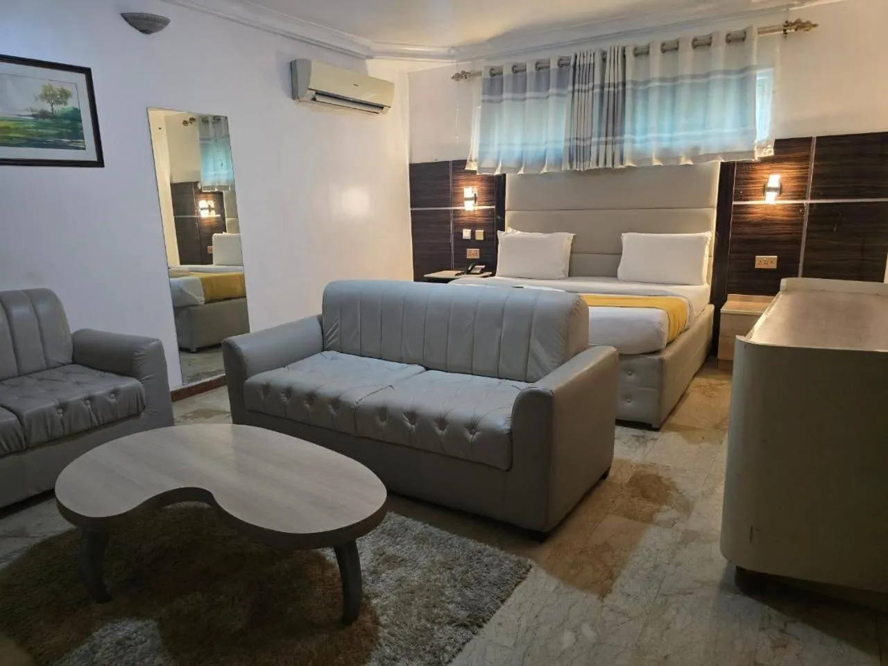 Photo of the whole room, Bed in Flora Suites