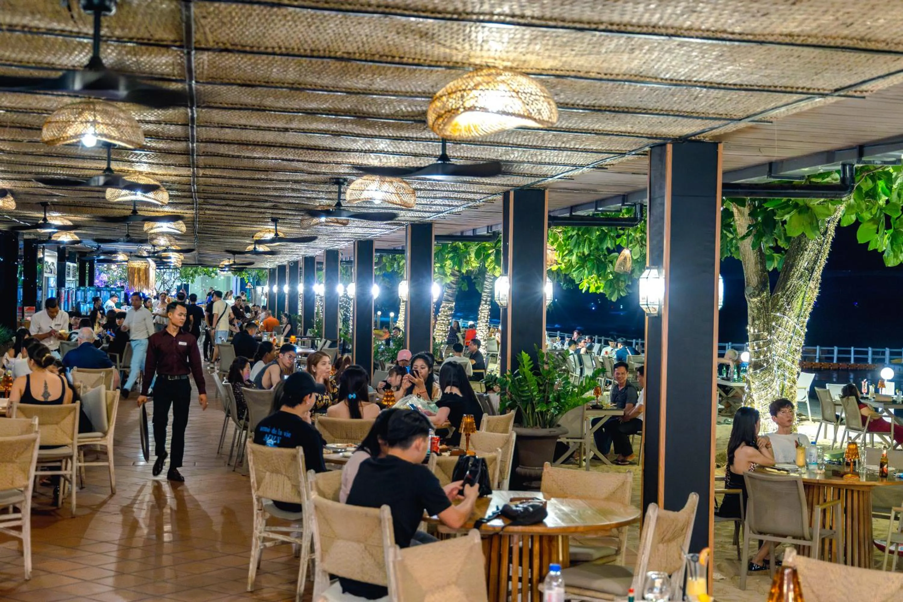 Restaurant/places to eat in Queenco Hotel & Casino