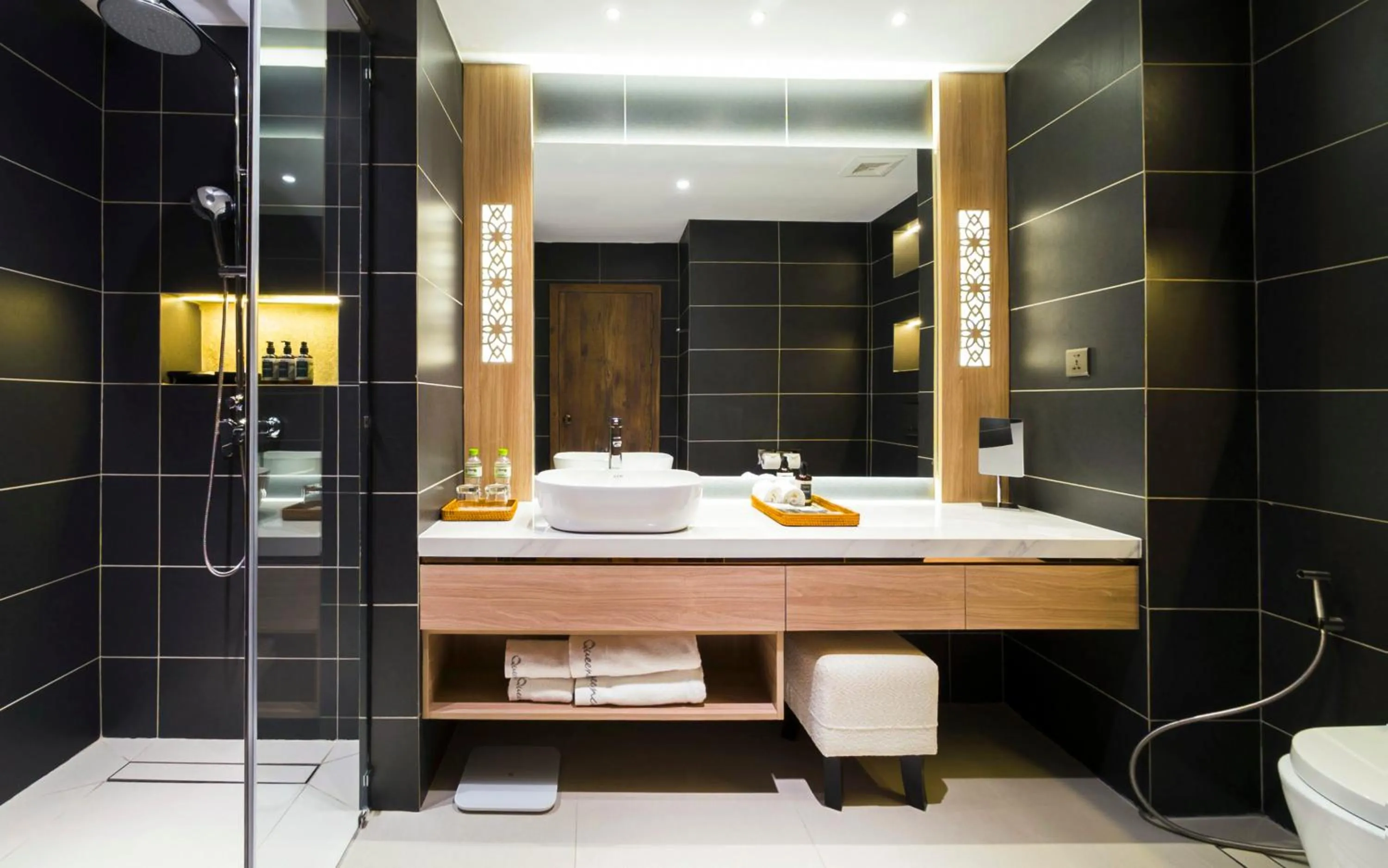 Toilet in Queenco Hotel & Casino