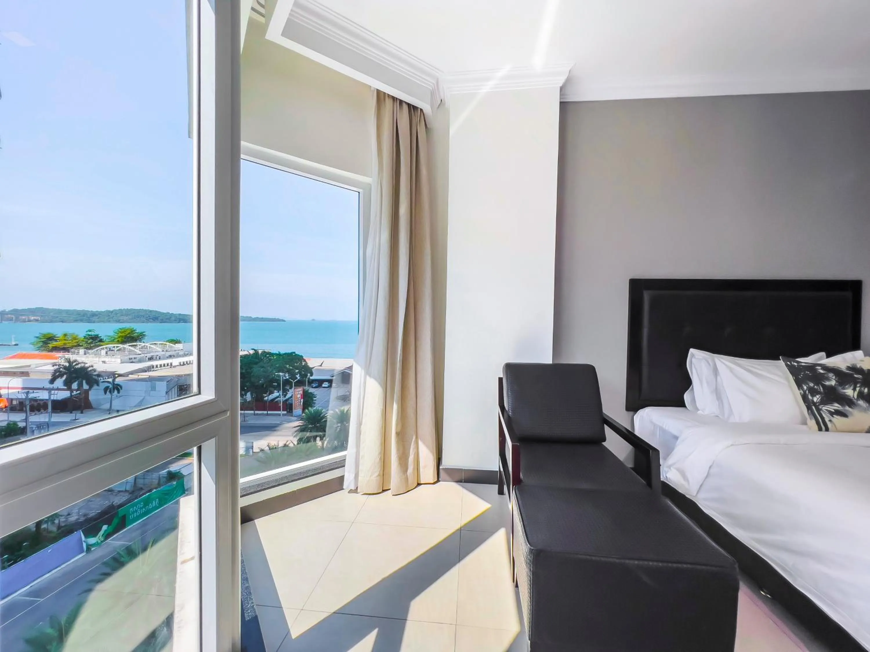 Sea view, Bed in Queenco Hotel & Casino