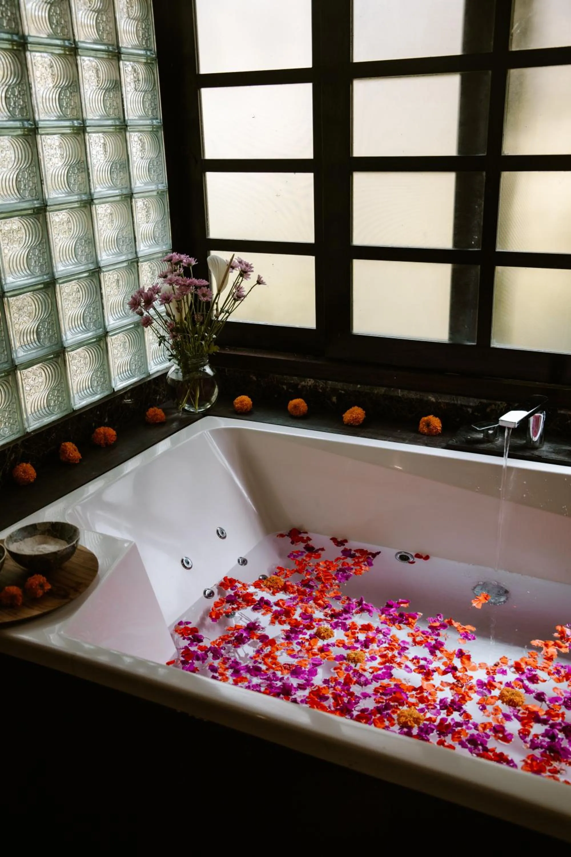 Bath in Ubud Sari Health Resort
