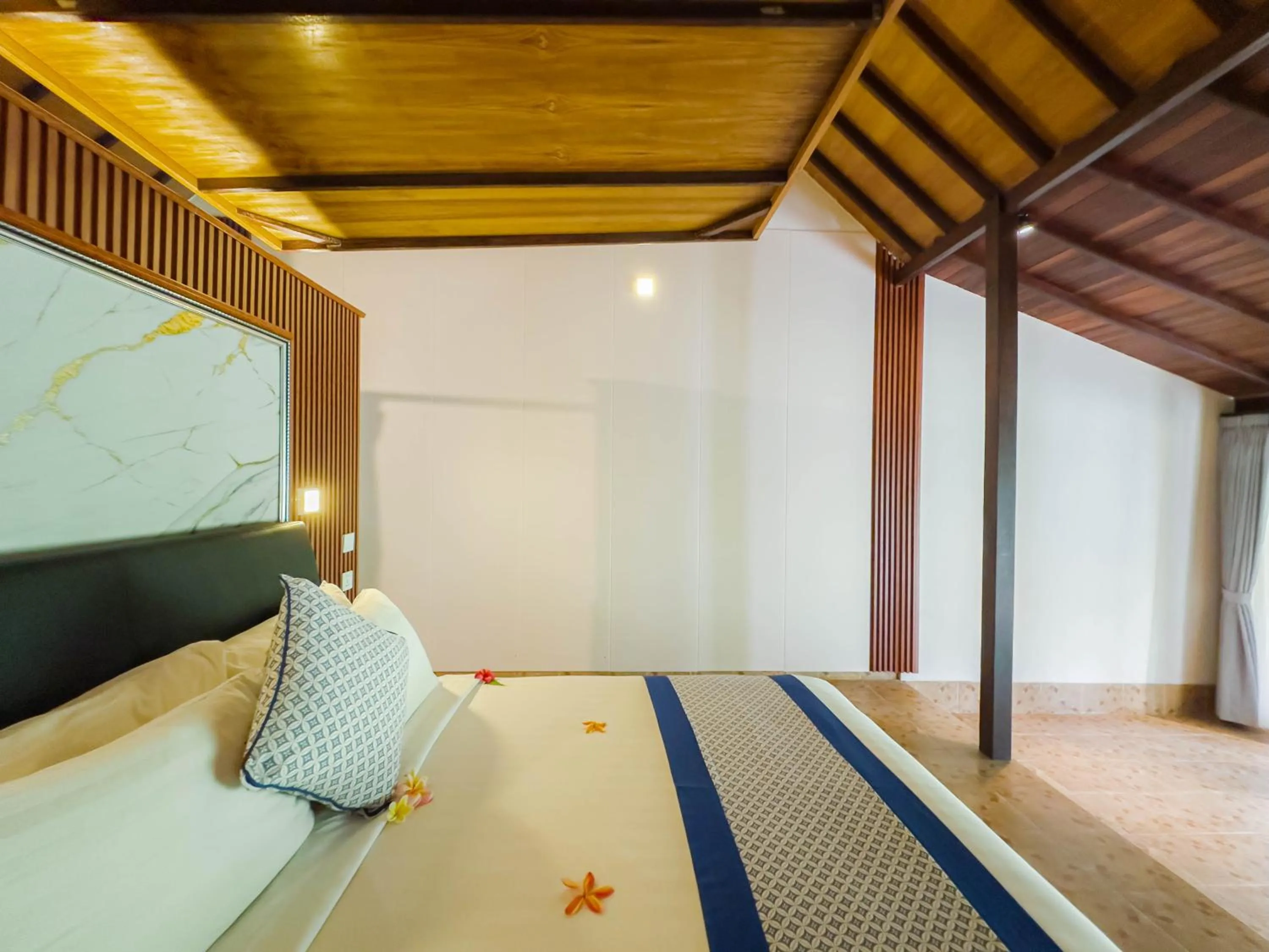 Bedroom, Bed in Ubud Sari Health Resort