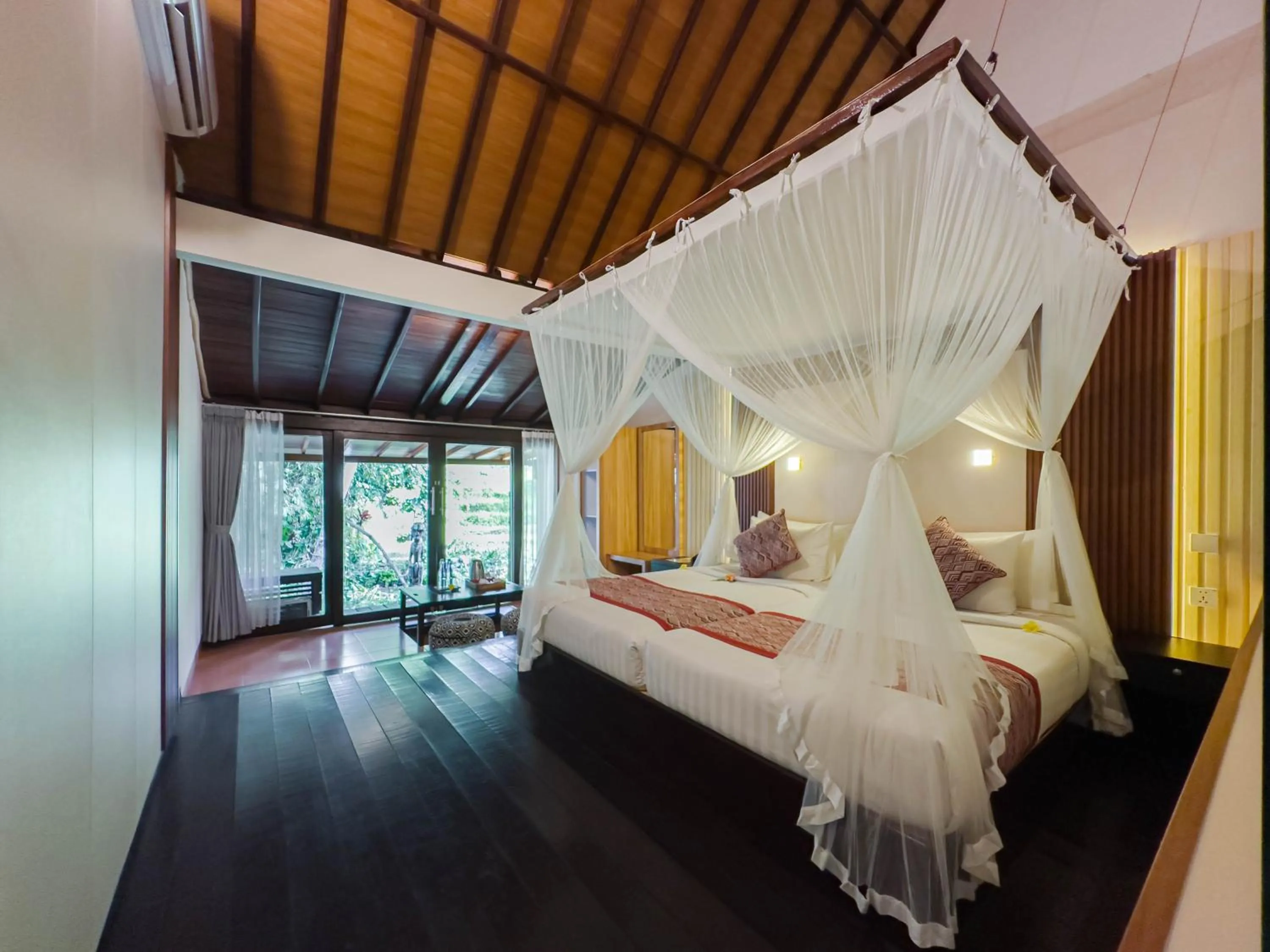 Bedroom, Bed in Ubud Sari Health Resort