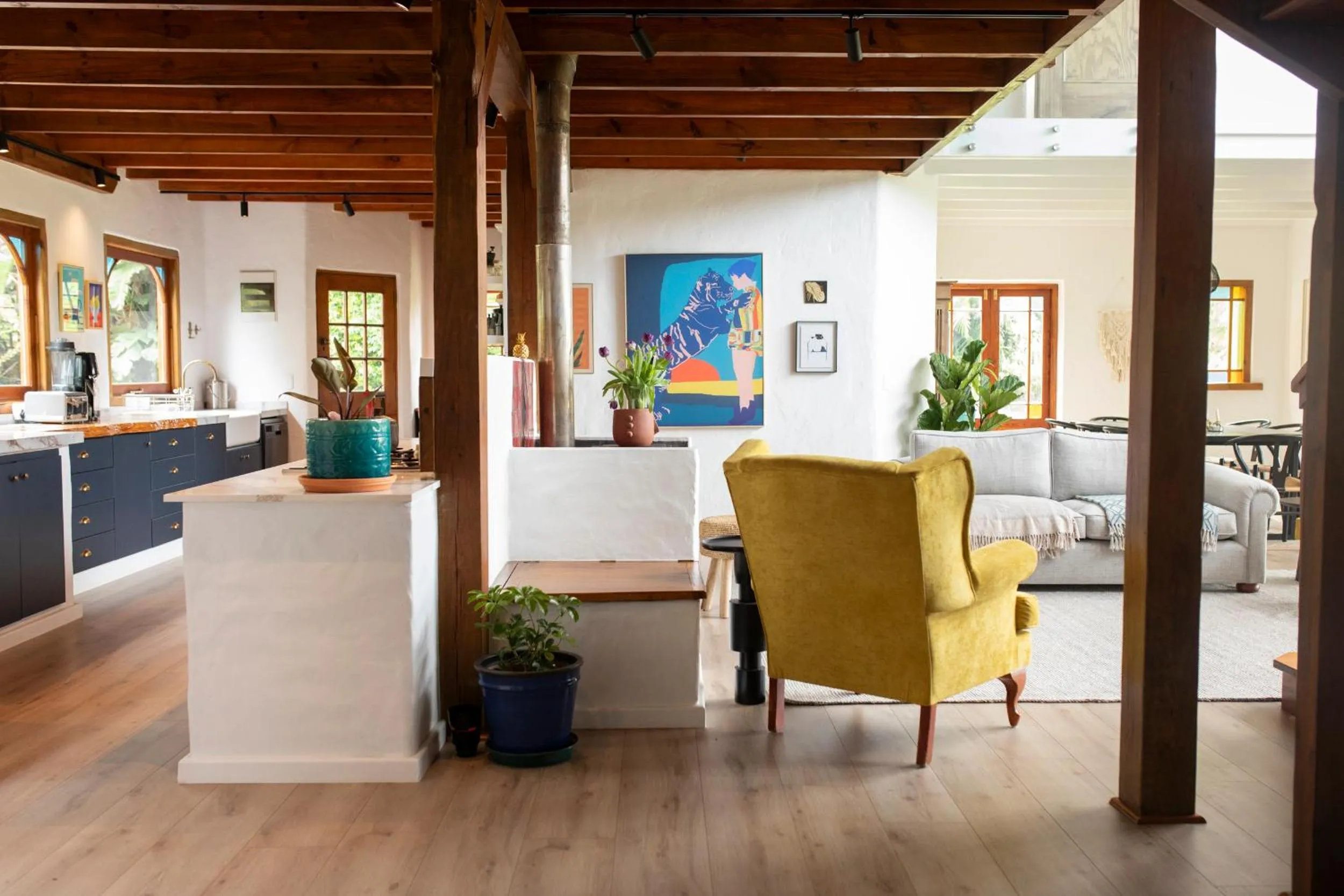 Living room in Moonshine on Whiskey Creek