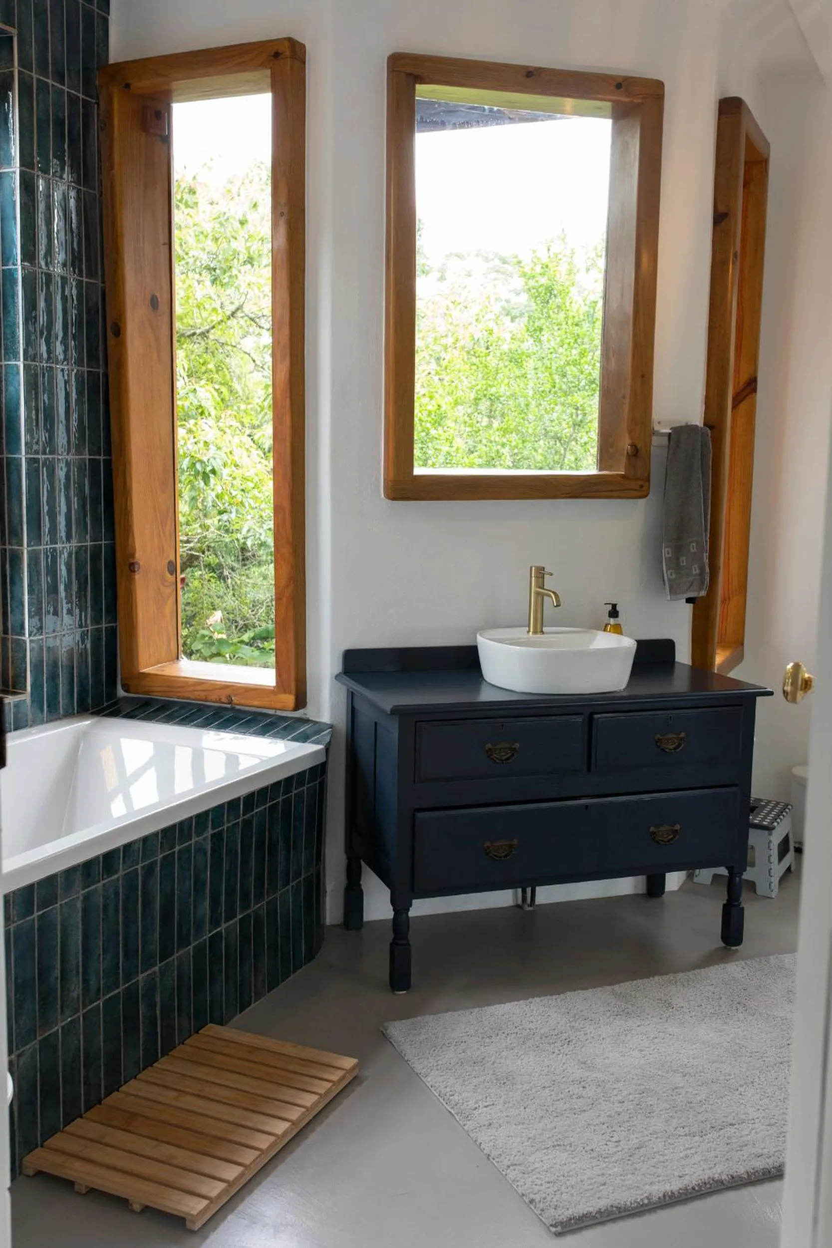 Bathroom in Moonshine on Whiskey Creek