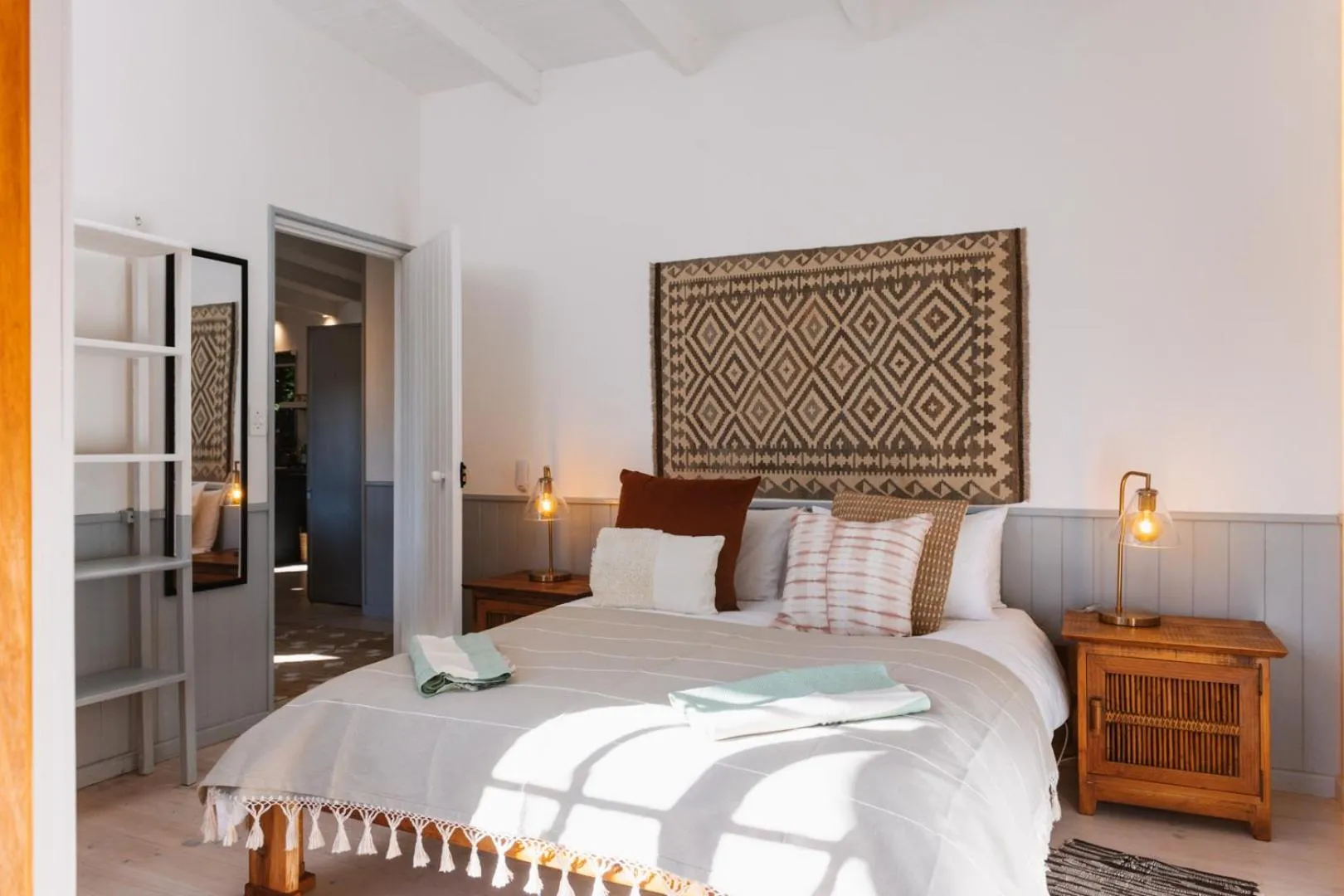 Bedroom, Bed in Moonshine on Whiskey Creek