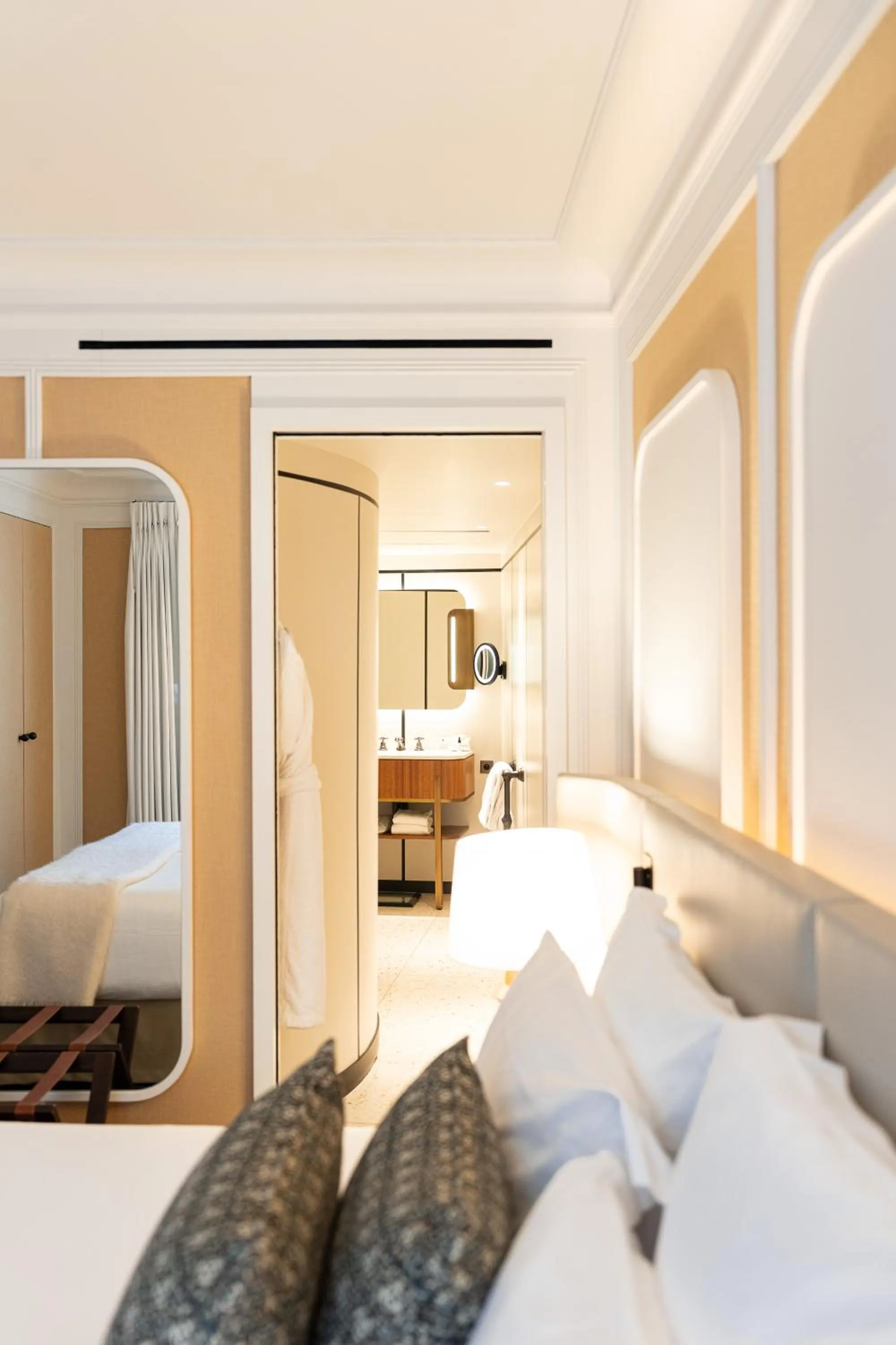 Bedroom, Bed in Pavillon Faubourg Saint-Germain & Spa