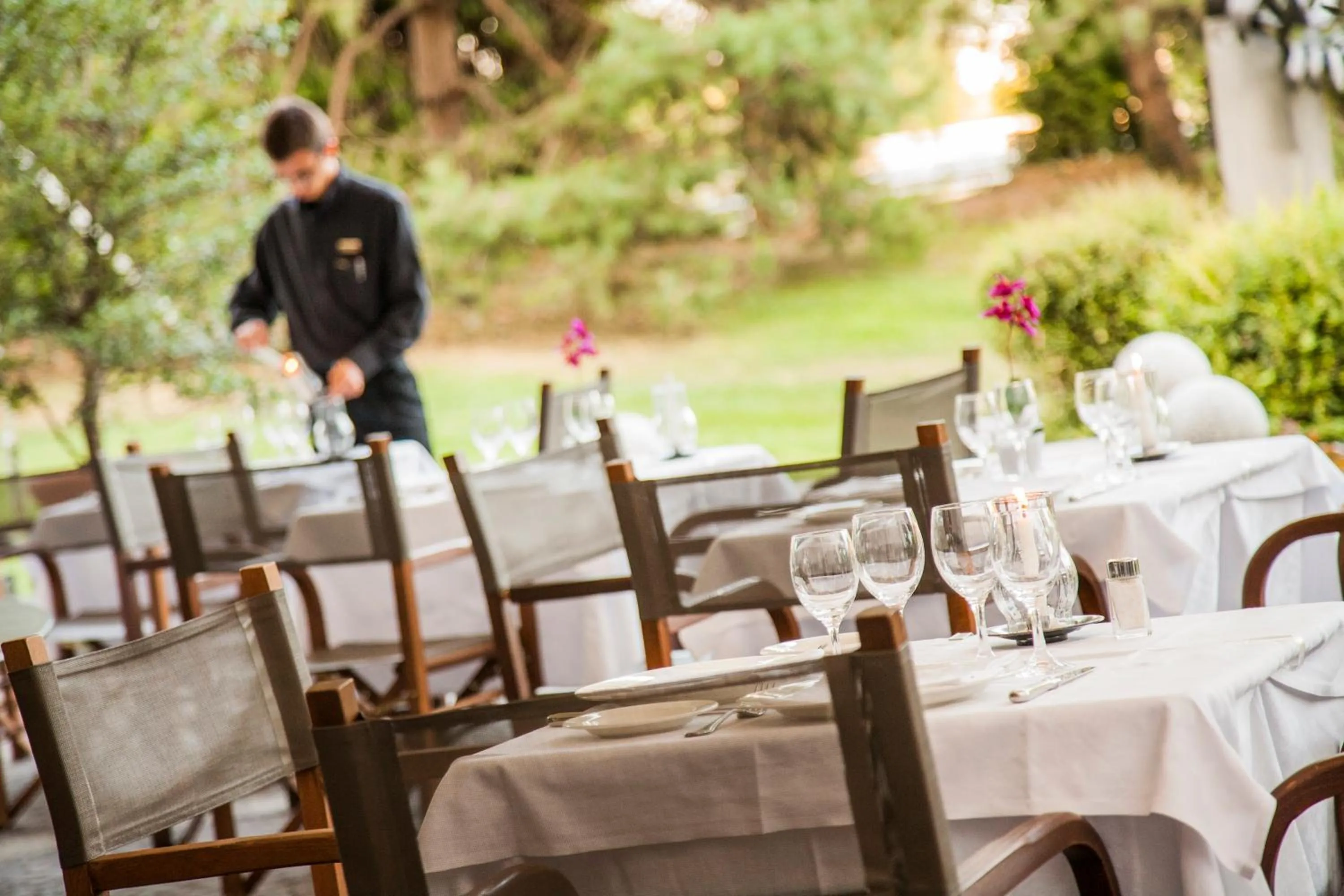 Restaurant/places to eat in Cosmo Residence