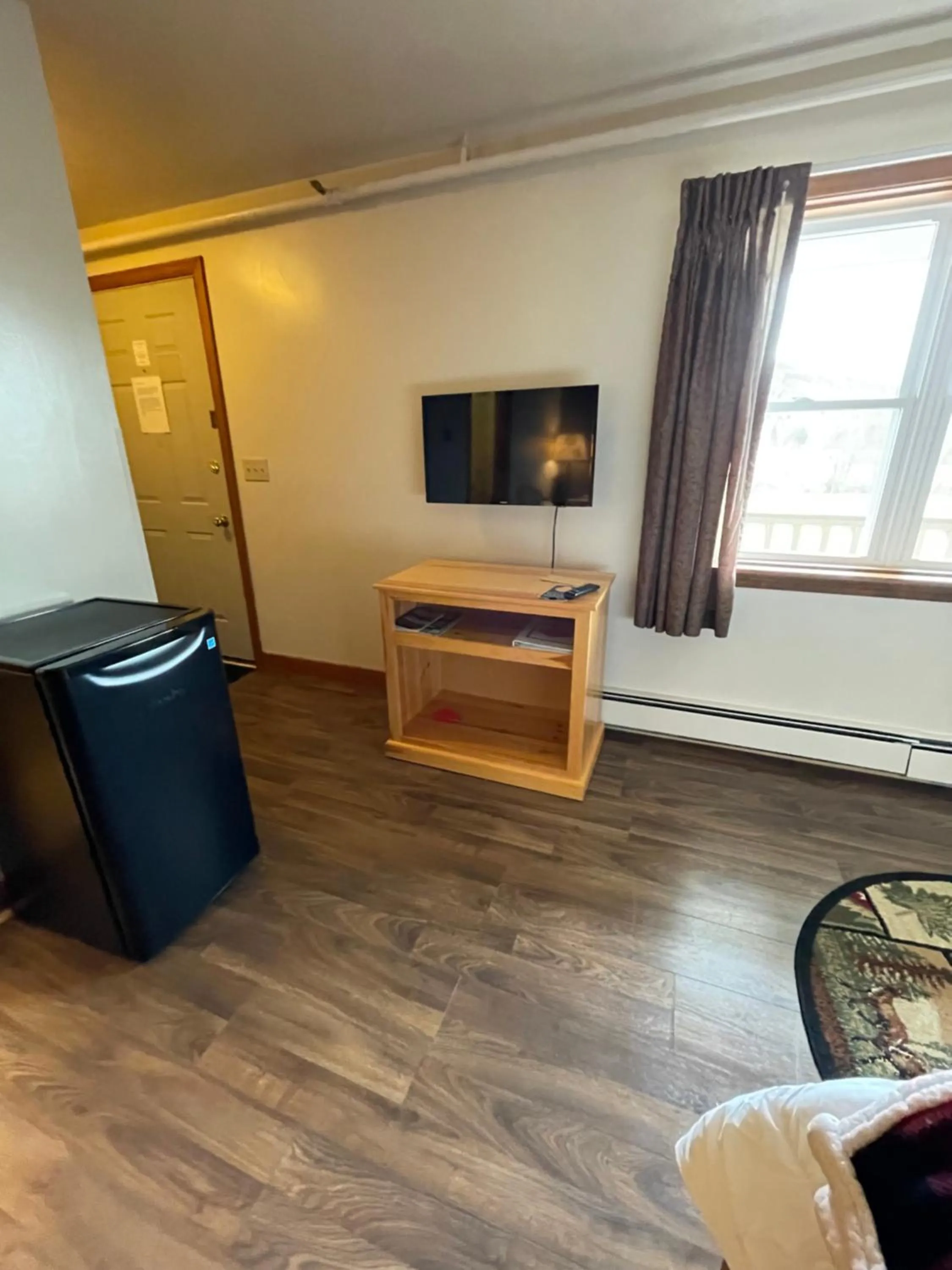 Spillover Motel and Inn