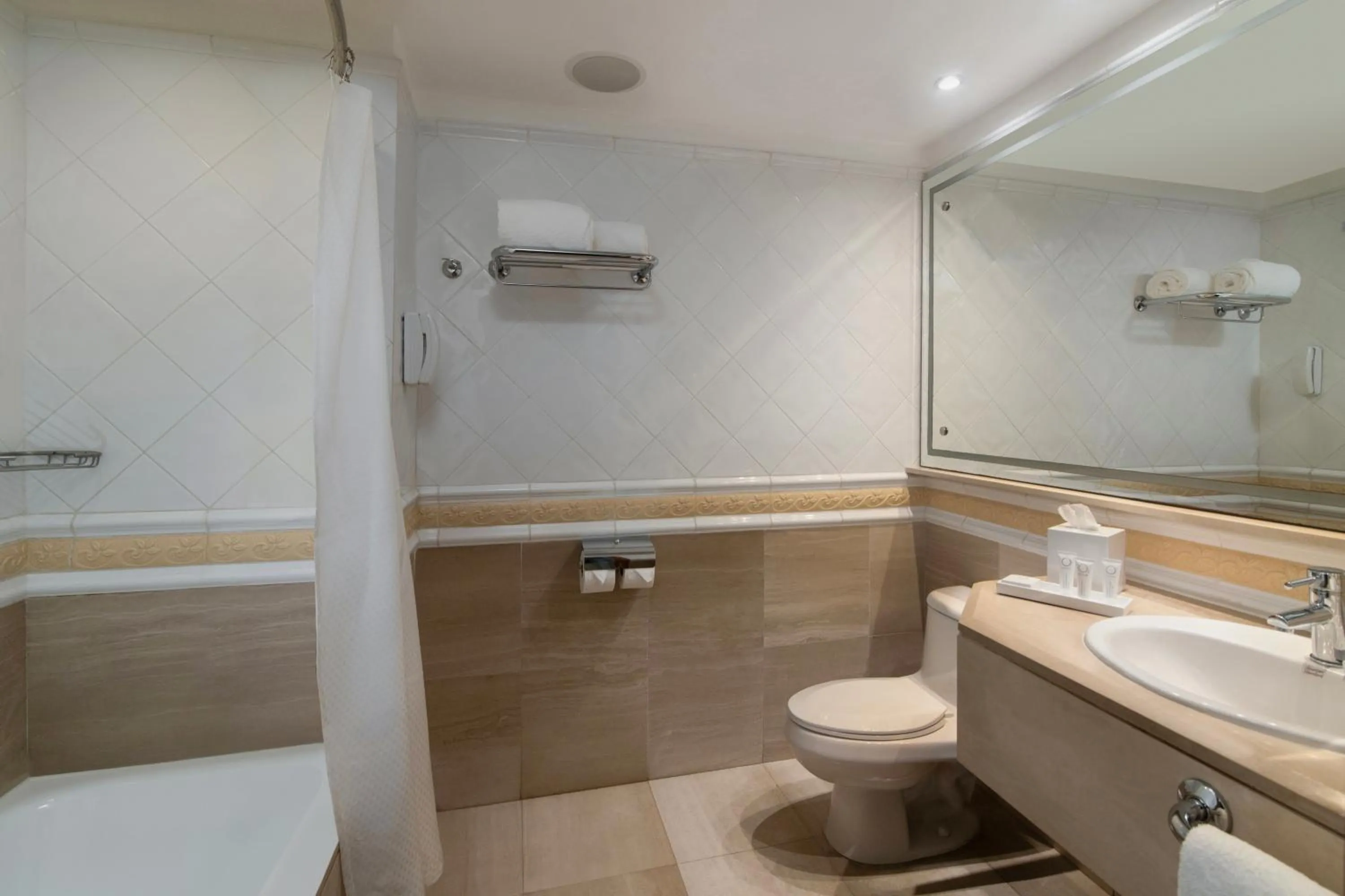 Bathroom in Catalonia Santo Domingo