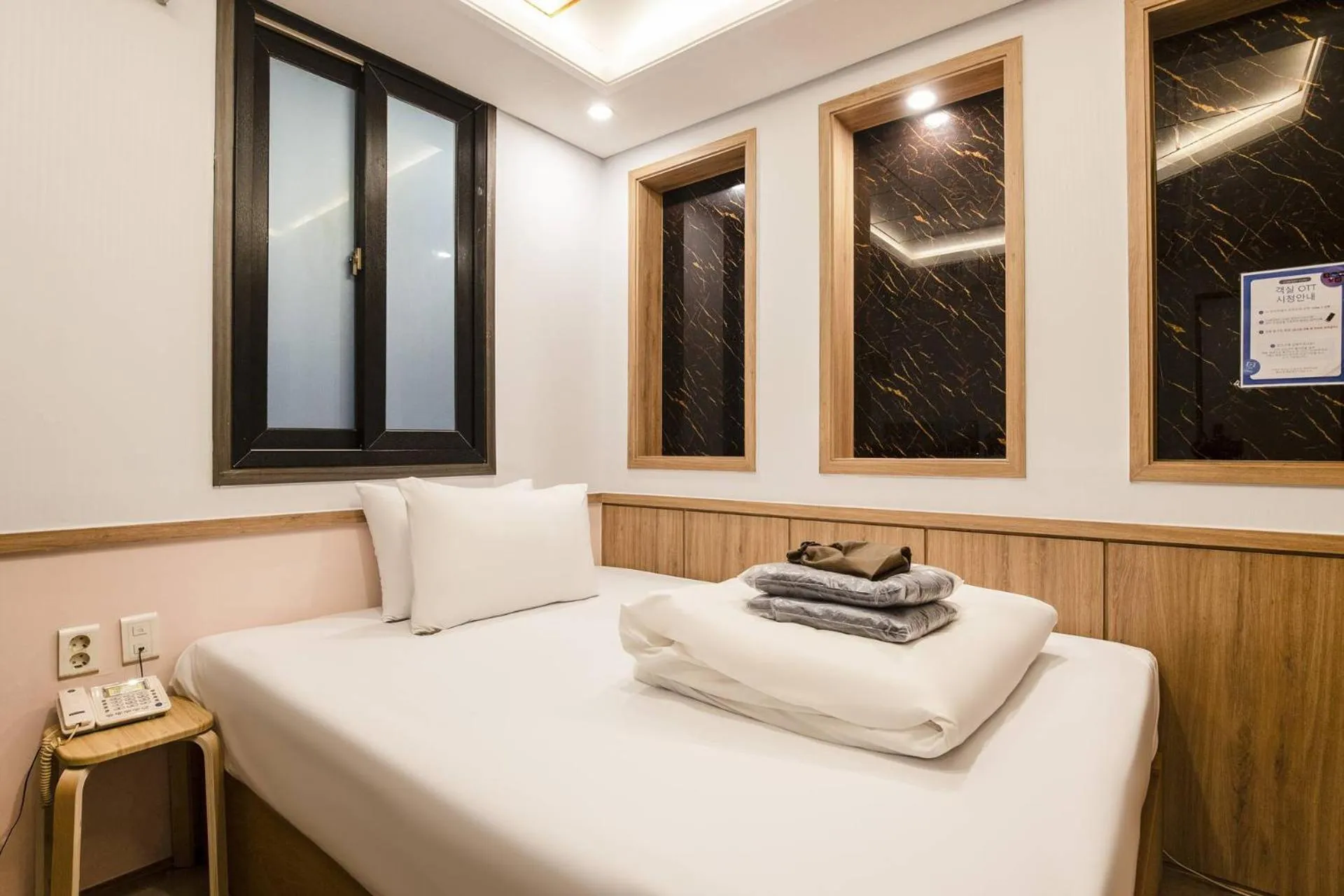 Photo of the whole room in Yeongdeungpo Komodo Hotel