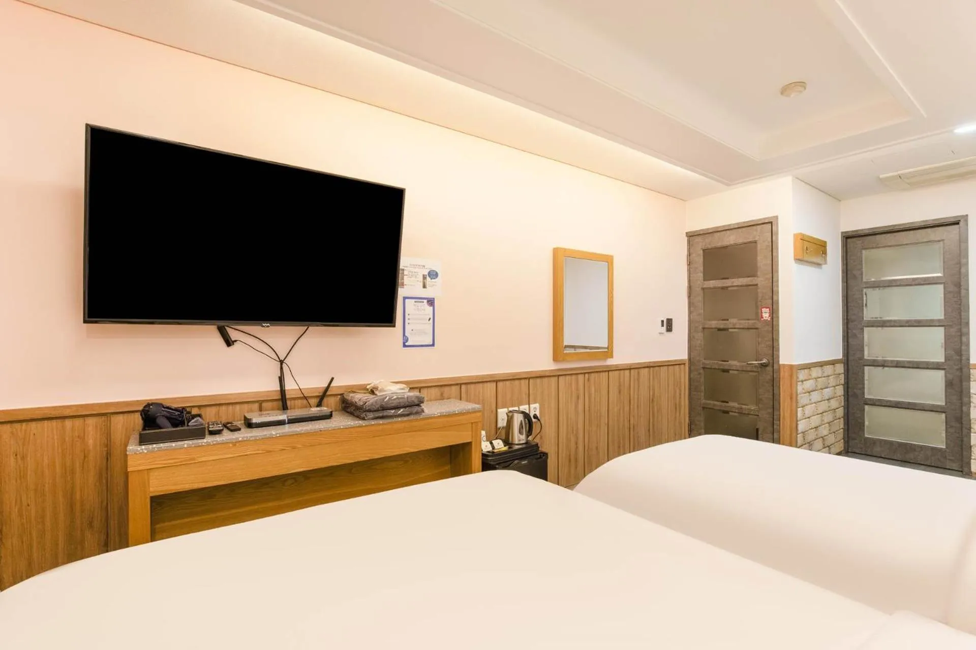 Bedroom, Bed in Yeongdeungpo Komodo Hotel