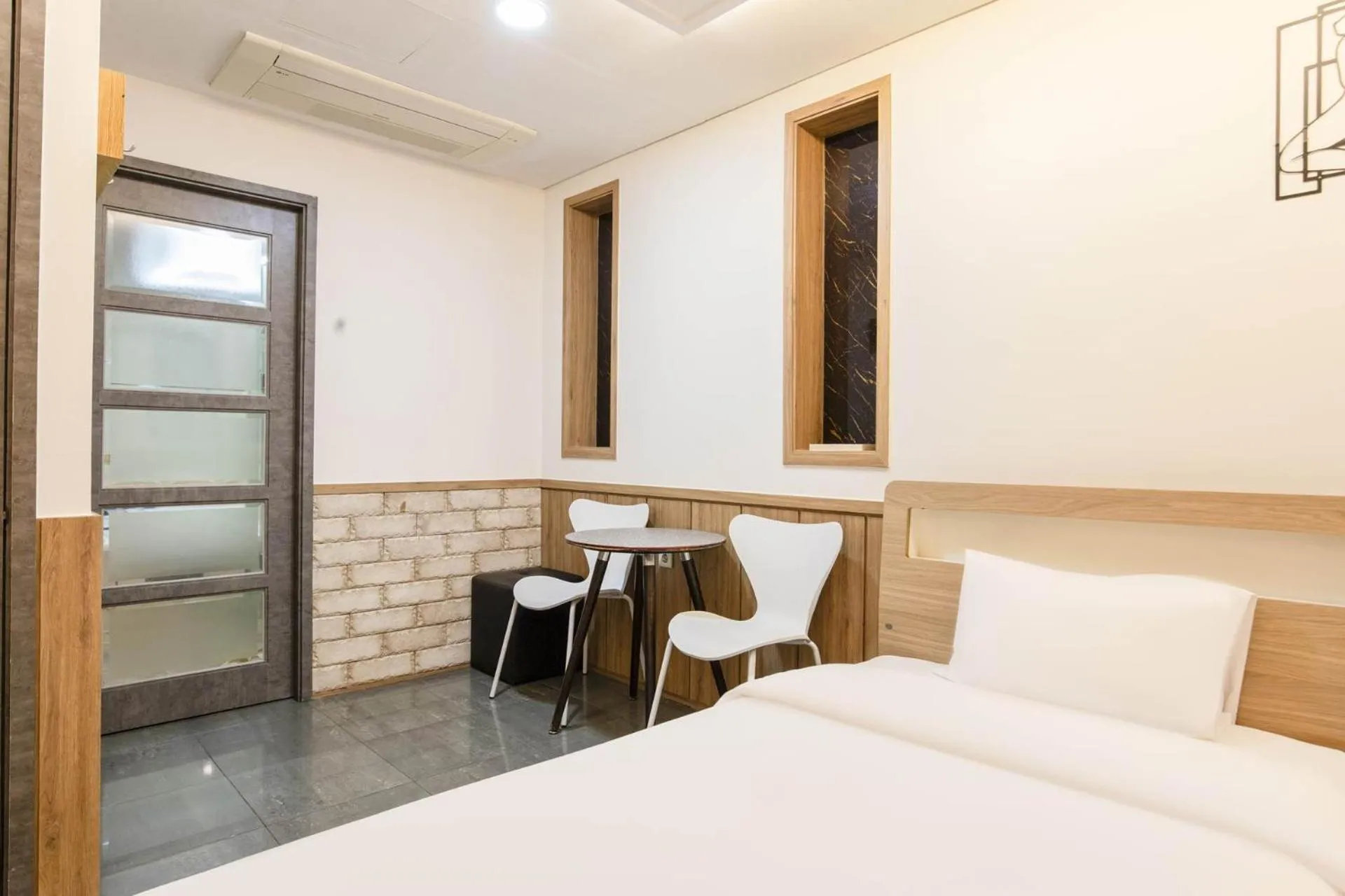 Bedroom, Bed in Yeongdeungpo Komodo Hotel