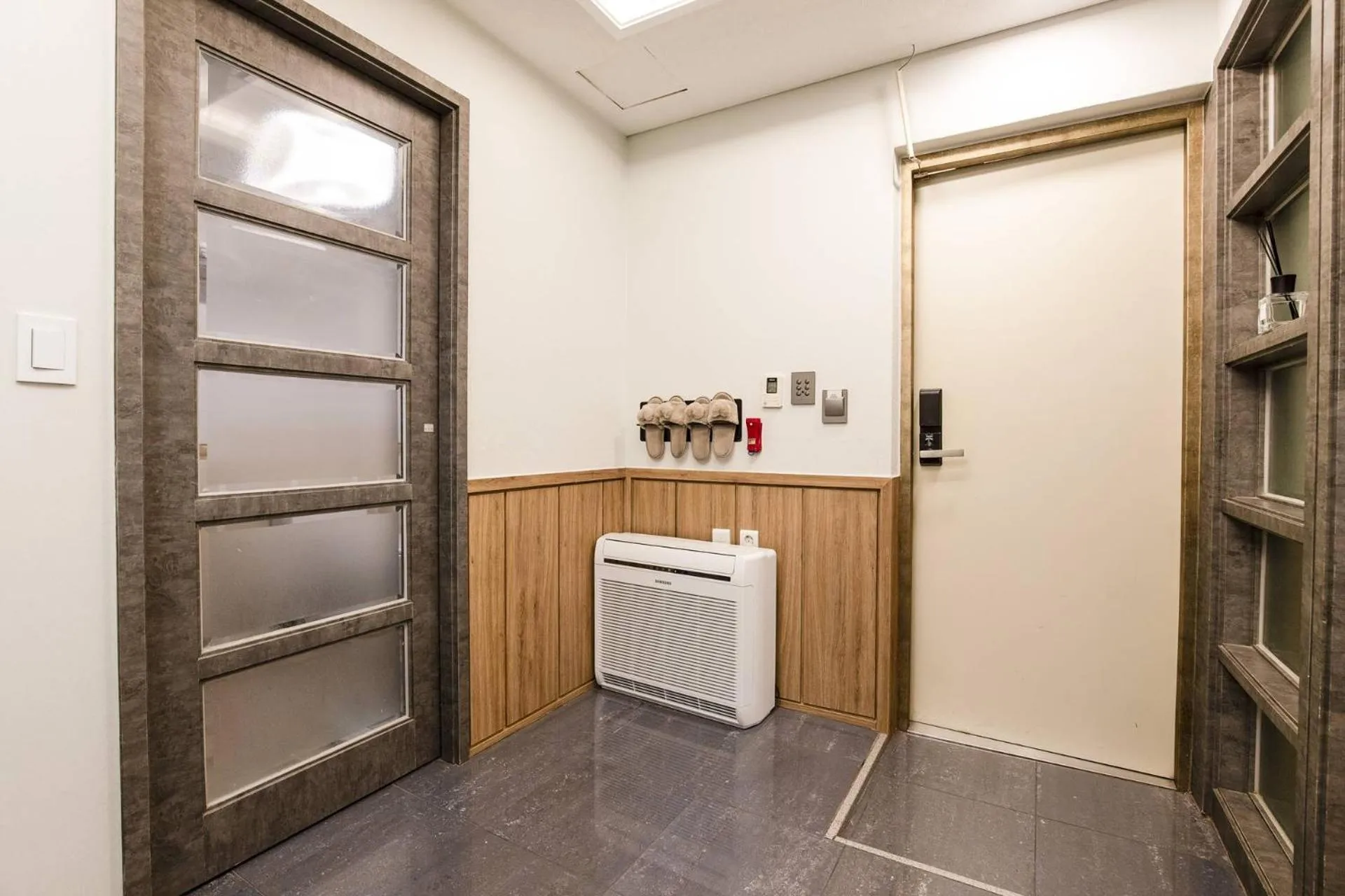 Property building in Yeongdeungpo Komodo Hotel