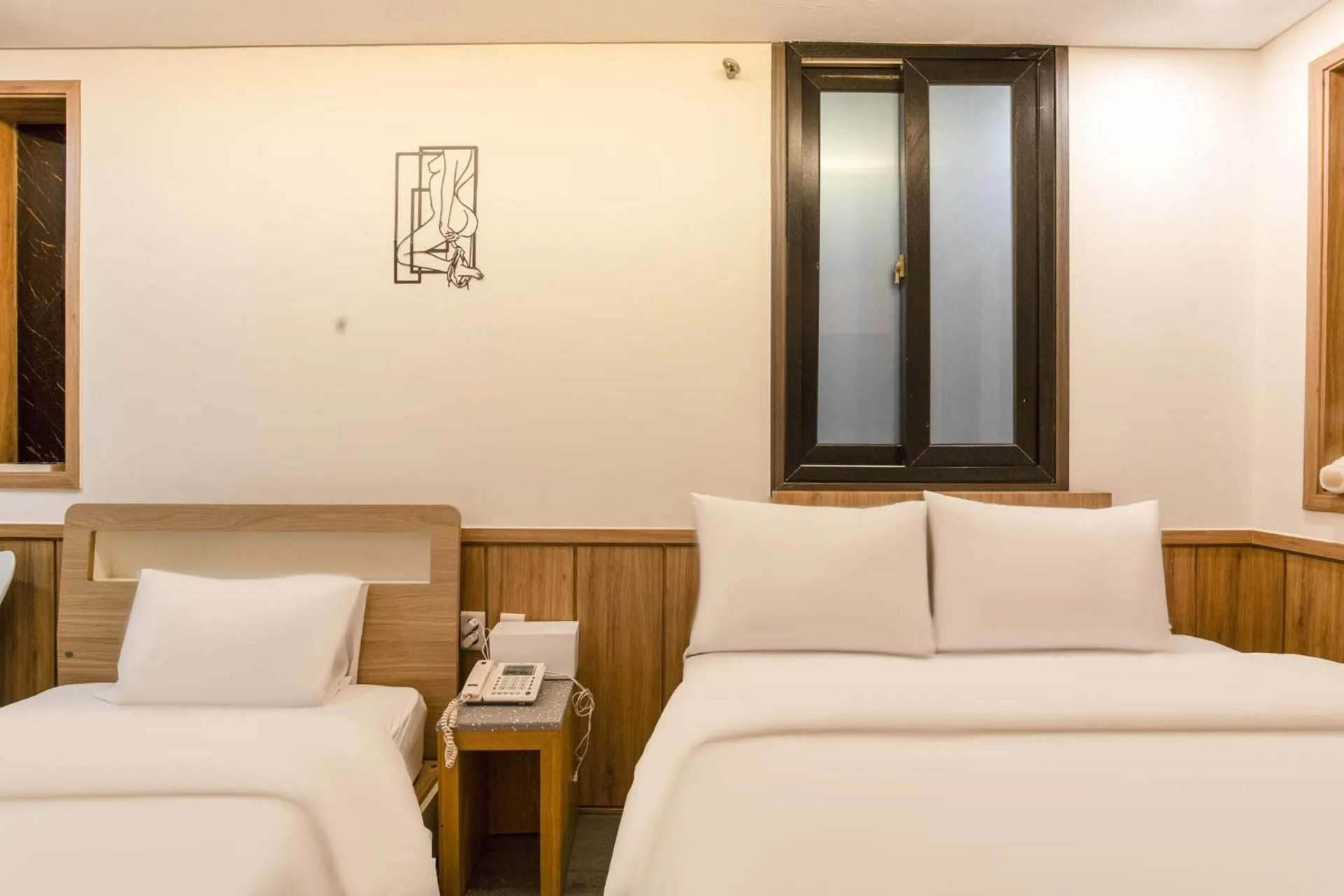 Bedroom, Bed in Yeongdeungpo Komodo Hotel