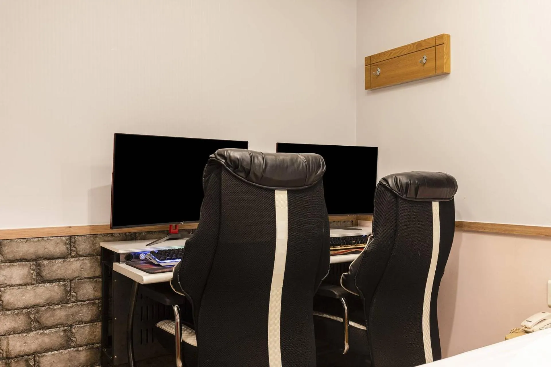 TV and multimedia in Yeongdeungpo Komodo Hotel