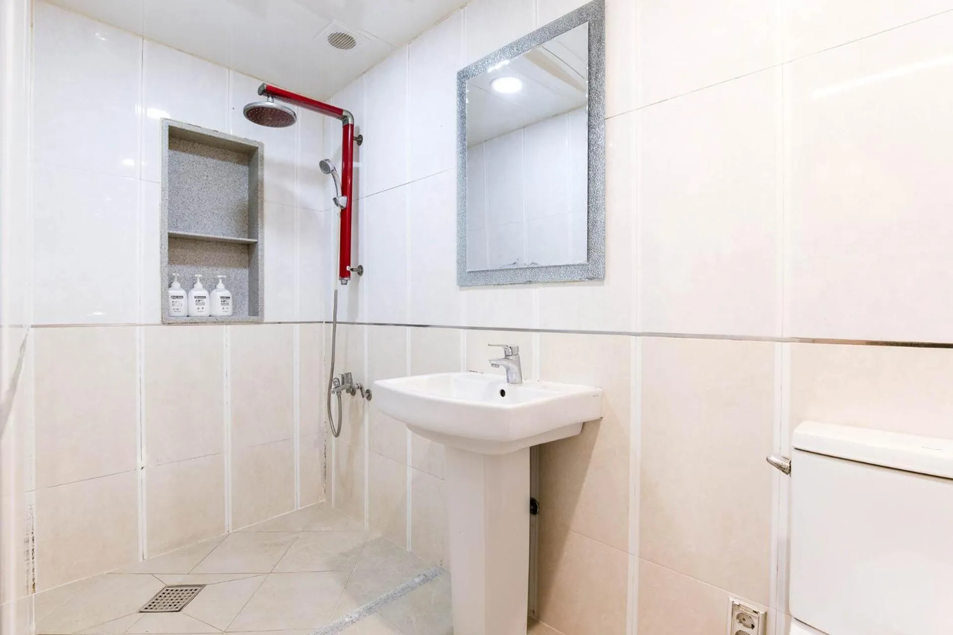 Bathroom in Yeongdeungpo Komodo Hotel