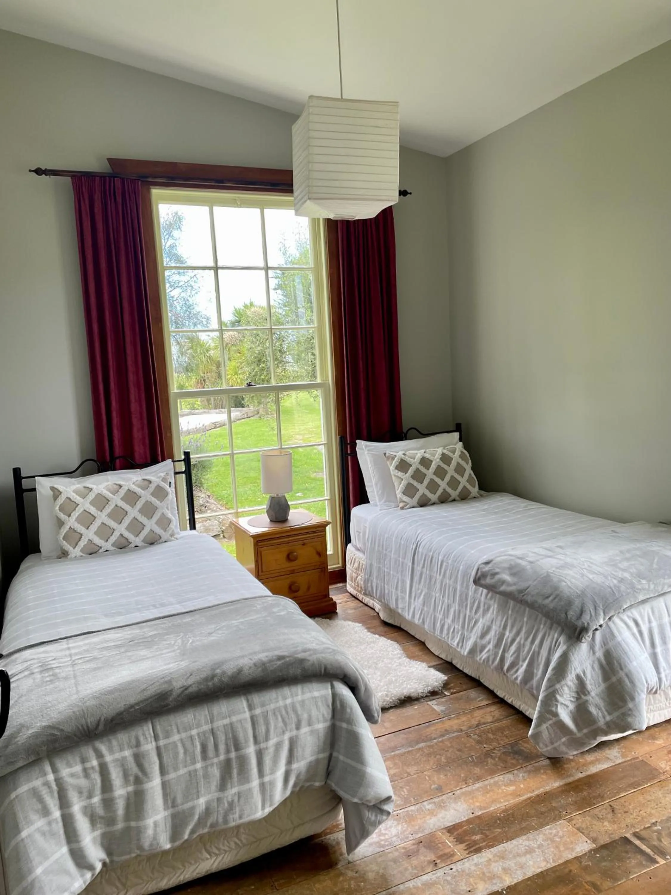 Bedroom, Bed in St Leonards Vineyard Cottages