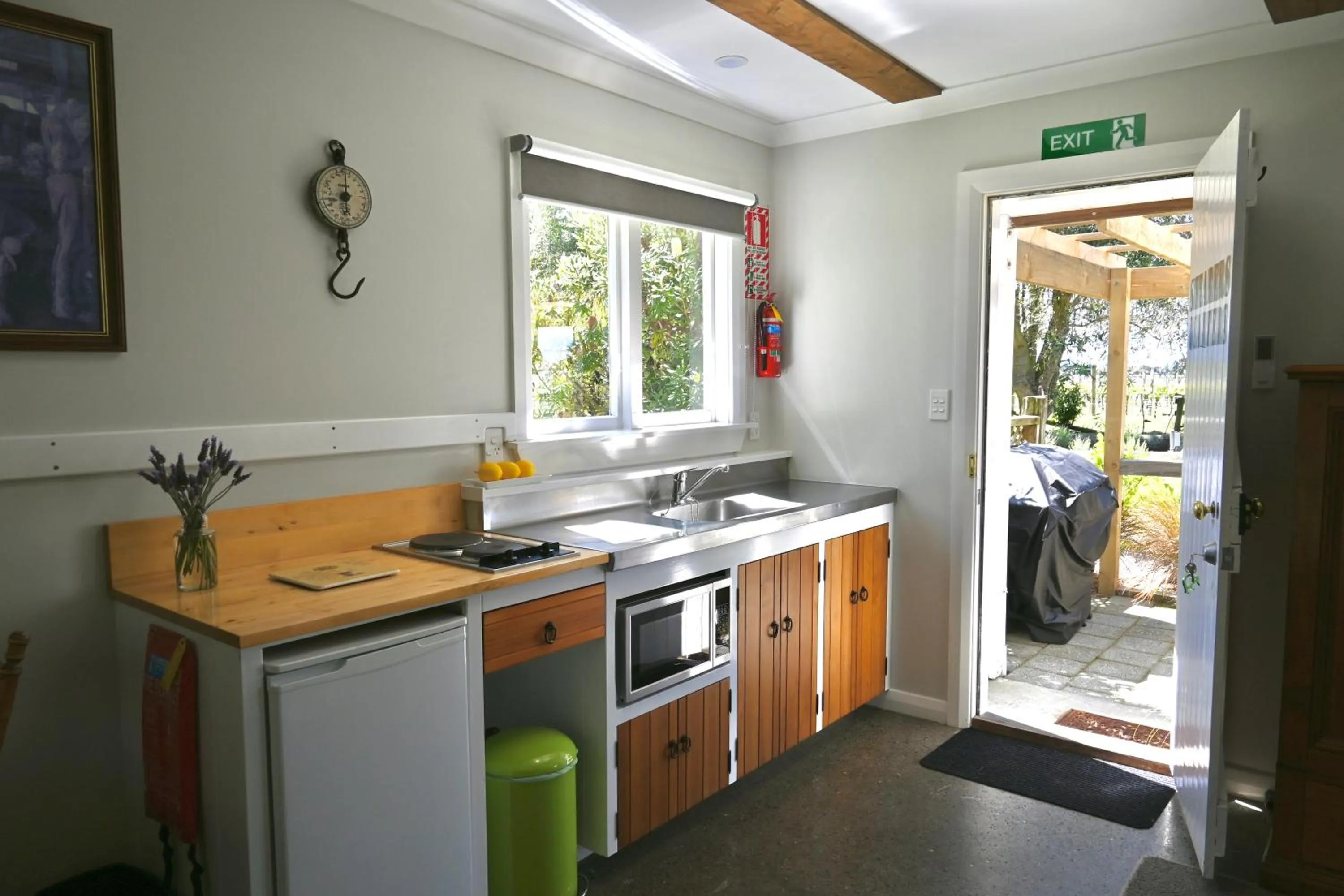 Kitchen or kitchenette in St Leonards Vineyard Cottages
