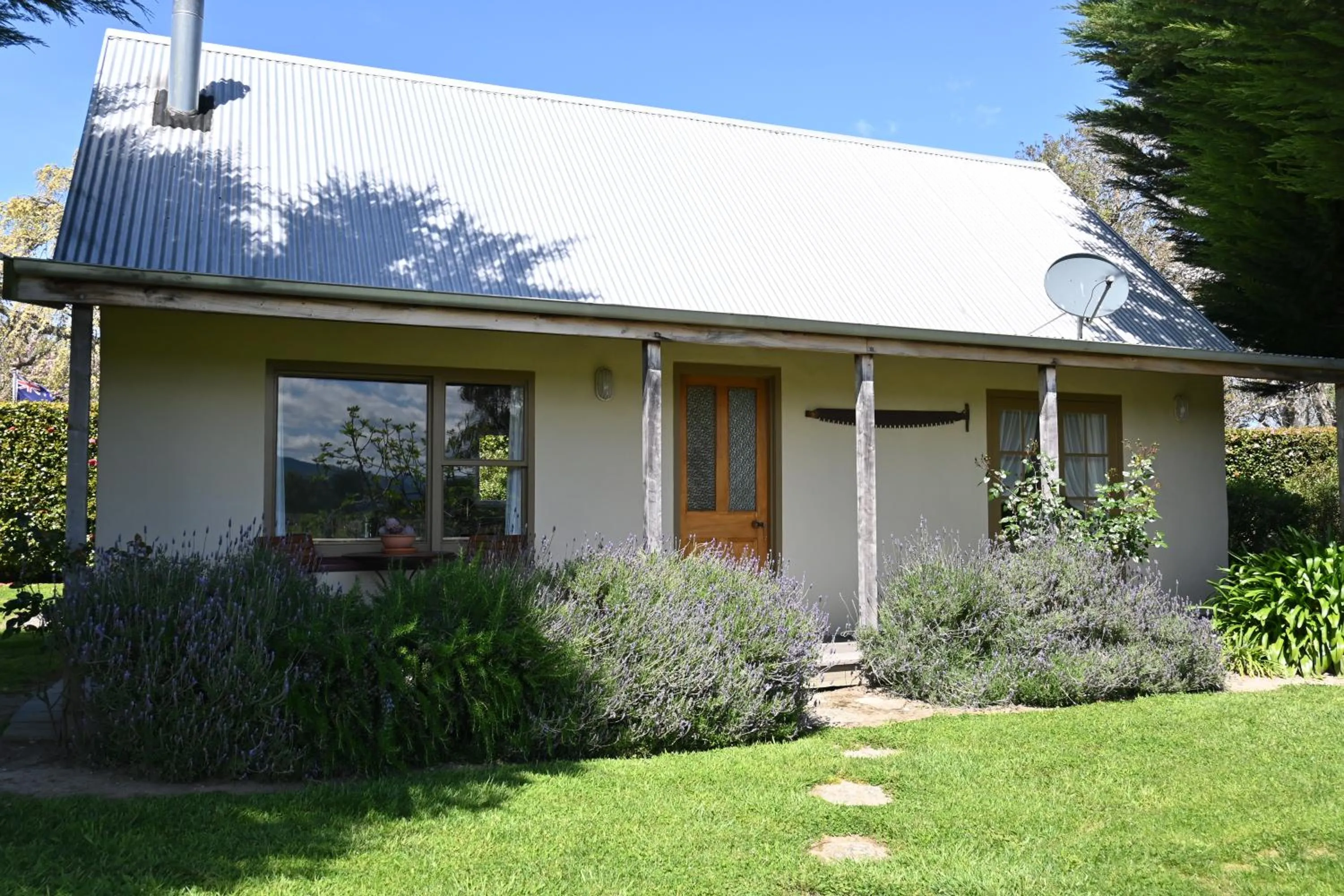 Property building in St Leonards Vineyard Cottages
