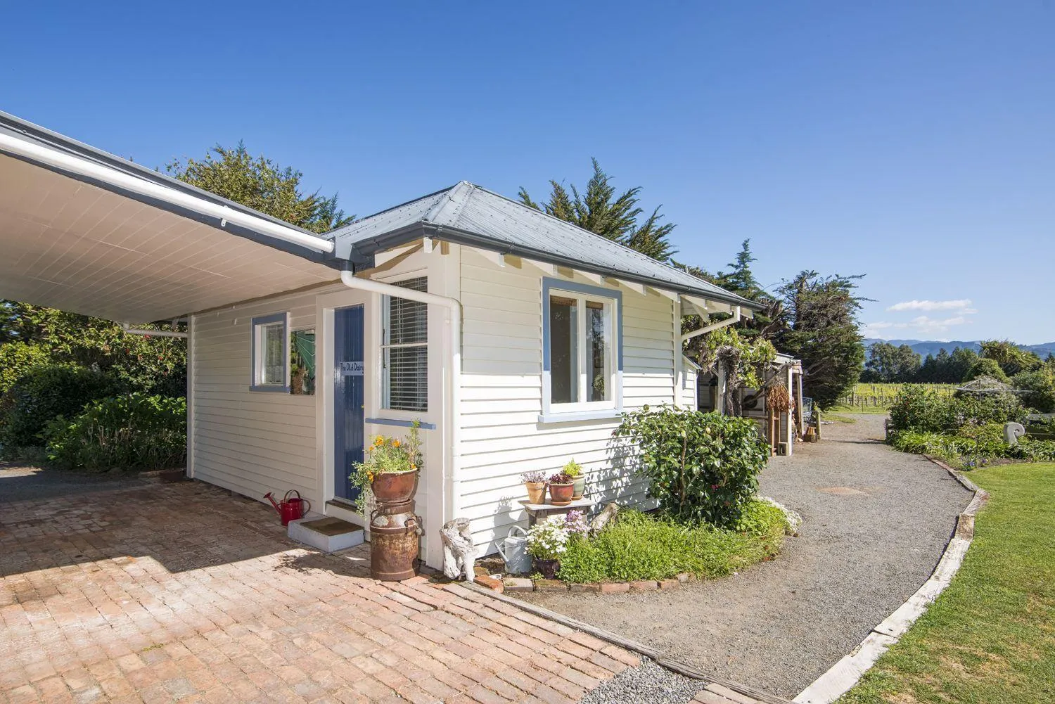 Property building in St Leonards Vineyard Cottages