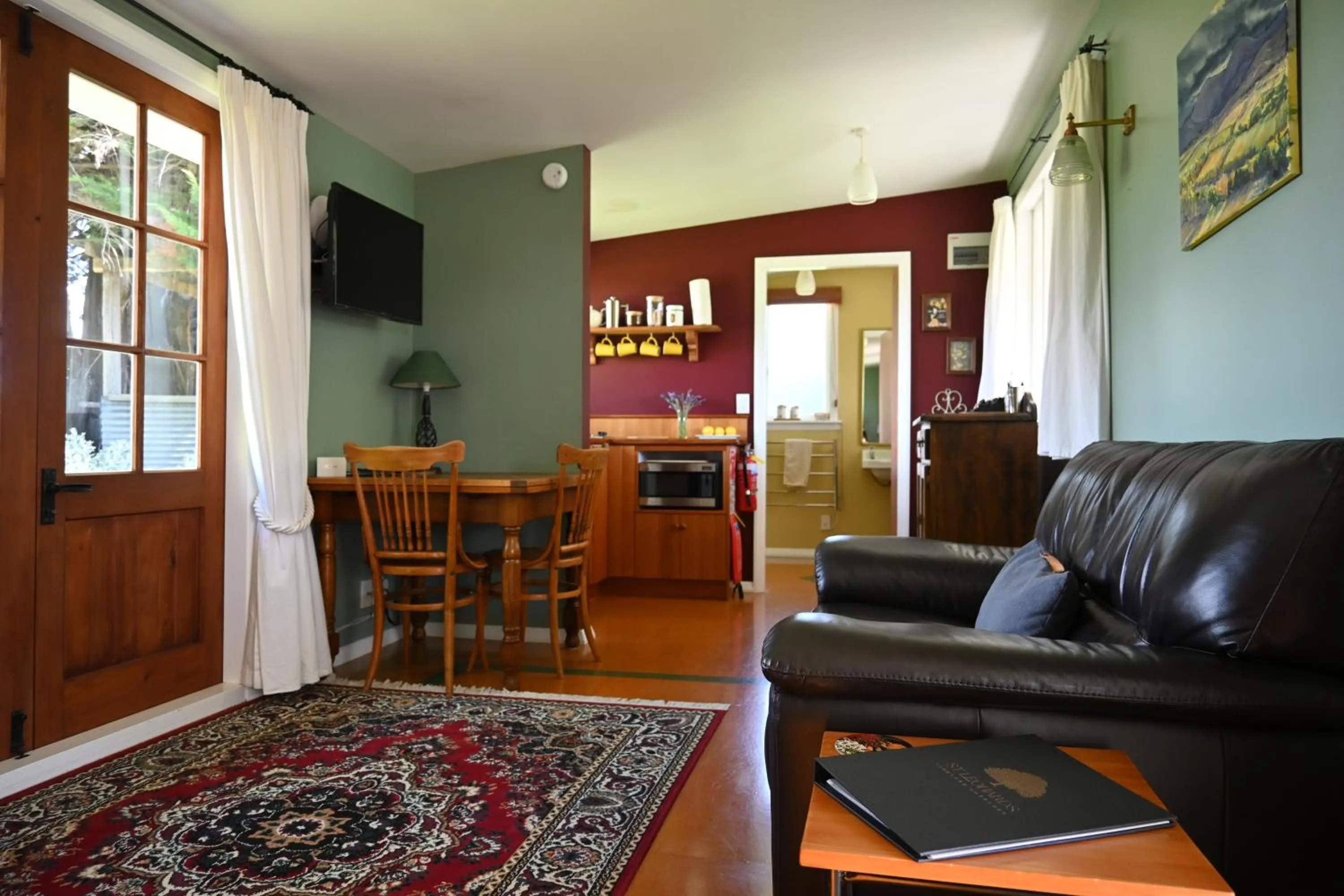 Kitchen or kitchenette in St Leonards Vineyard Cottages