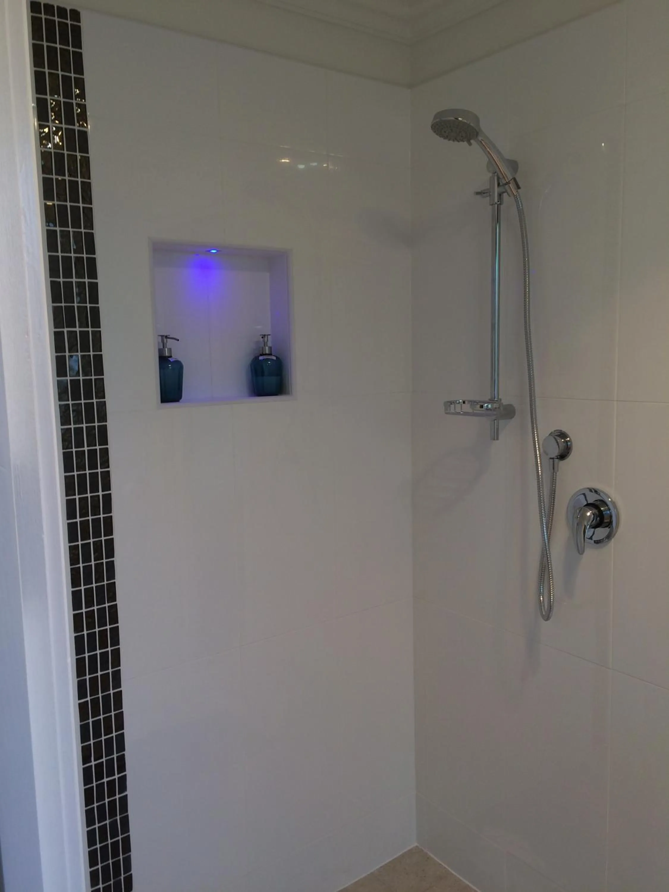 Shower in The Grape and Olive at Willunga