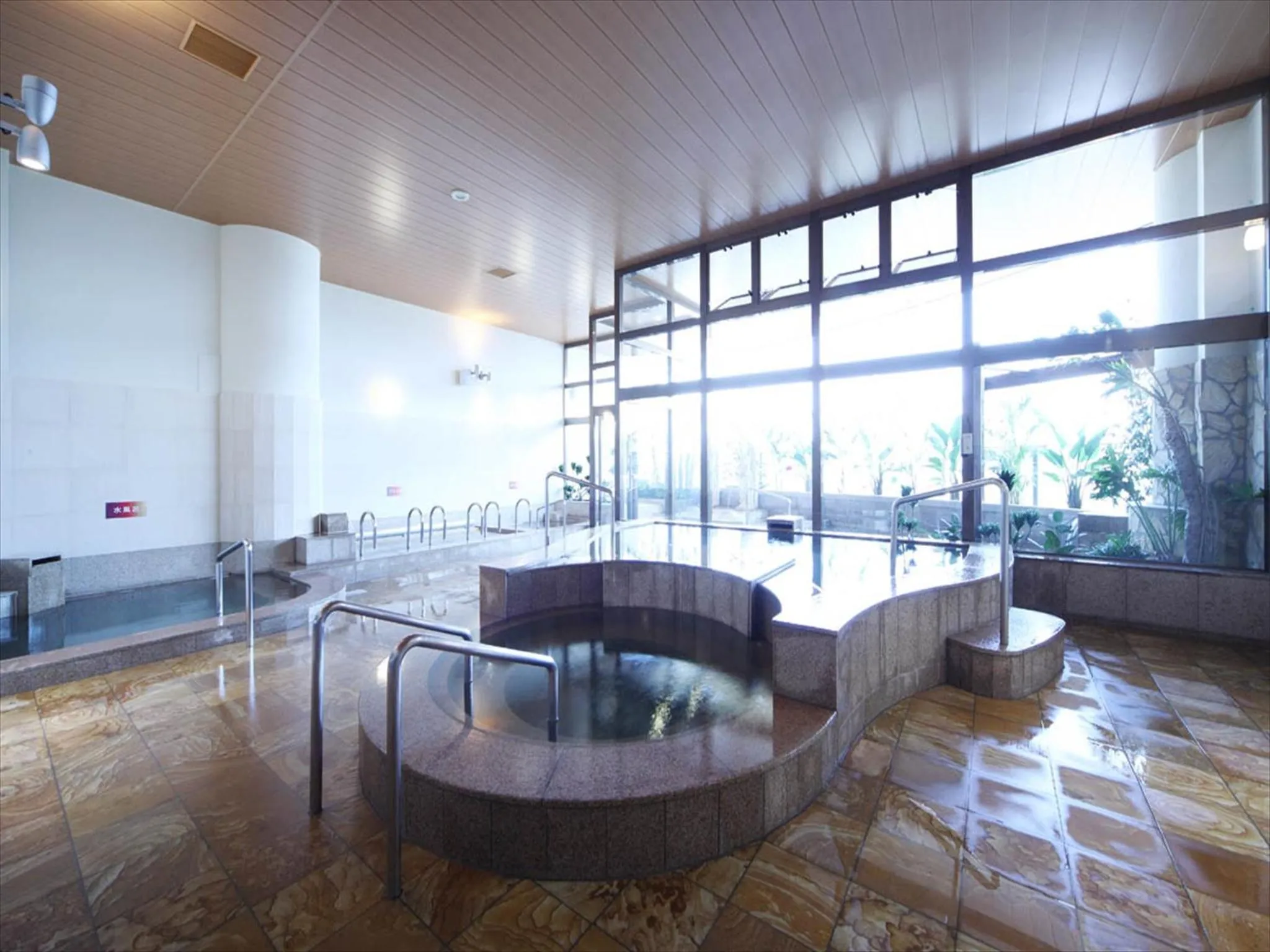 Public Bath in Hotel Amandi