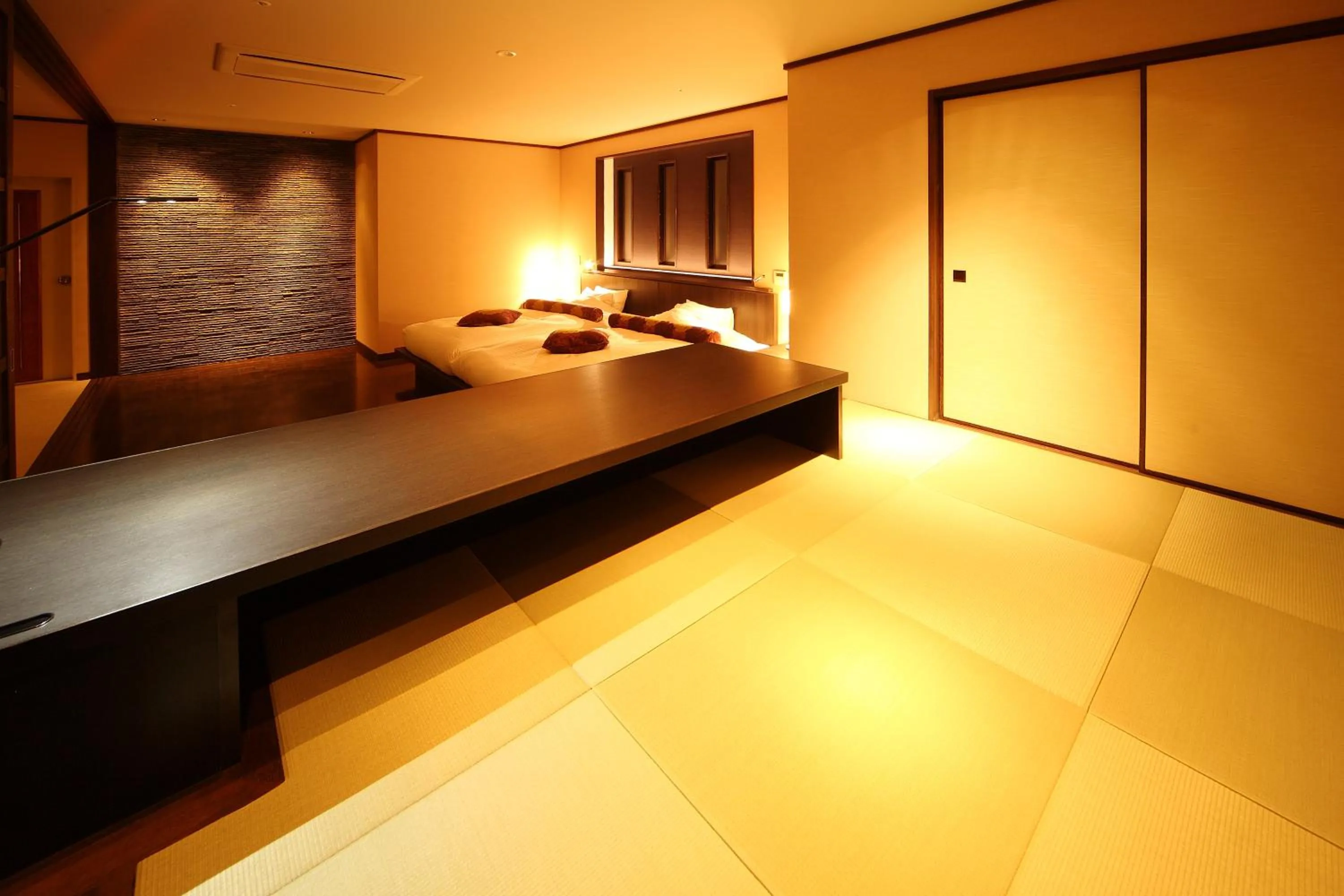 Living room, Bed in Hotel Amandi