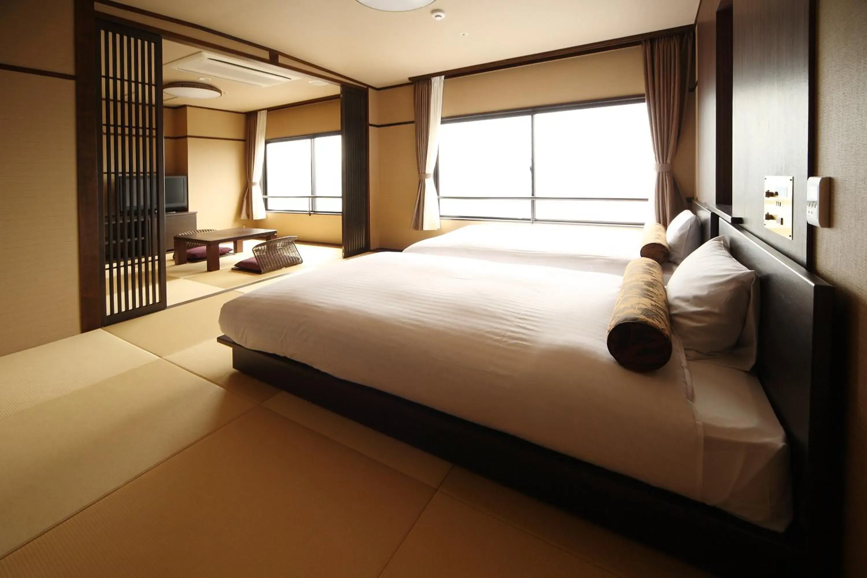 Room with Tatami Area and Mountain View in Hotel Amandi Room with Tatami Area and Mountain View in Hotel Amandi